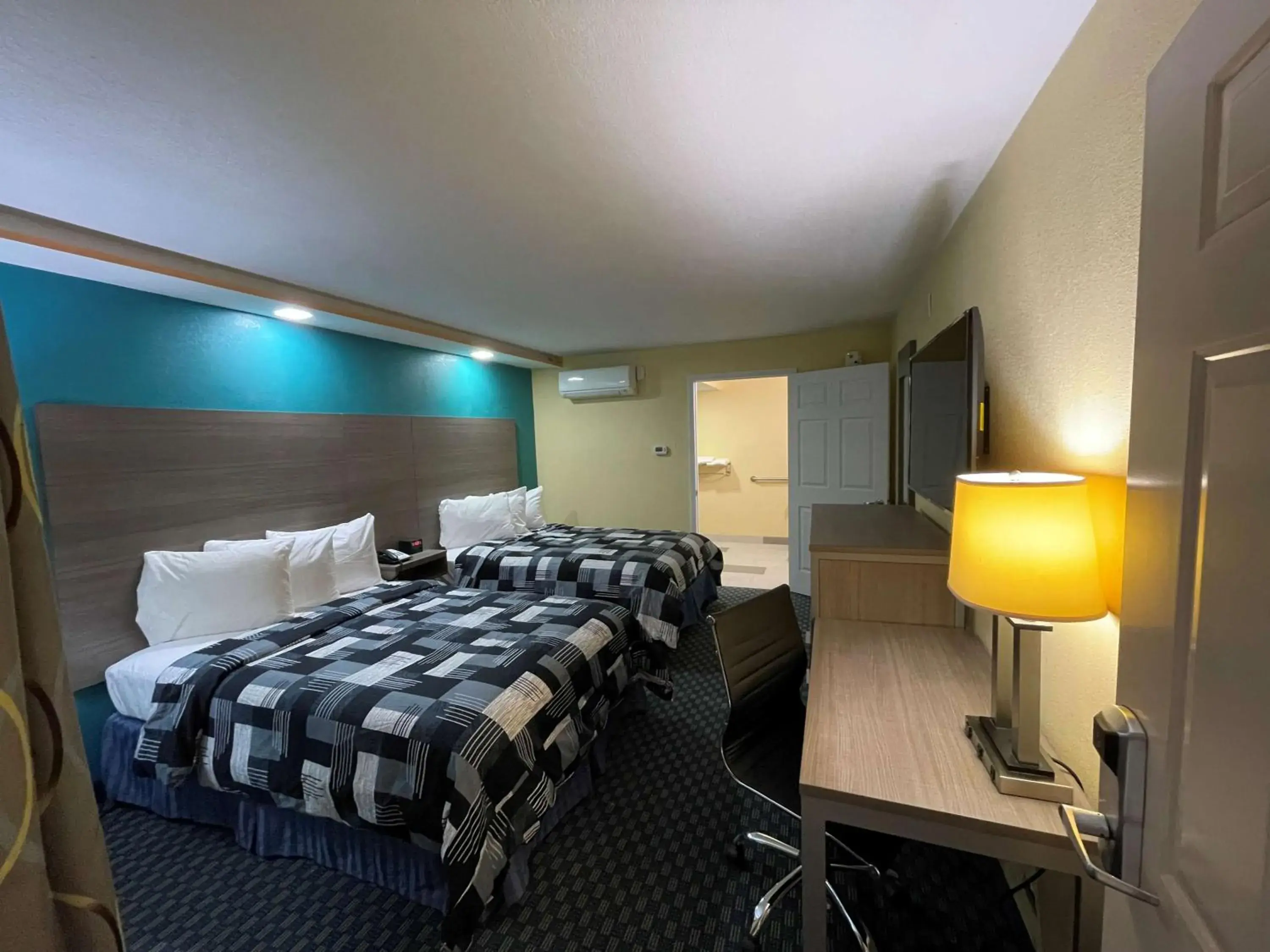 Photo of the whole room, Bed in SureStay Plus Hotel by Best Western Odessa