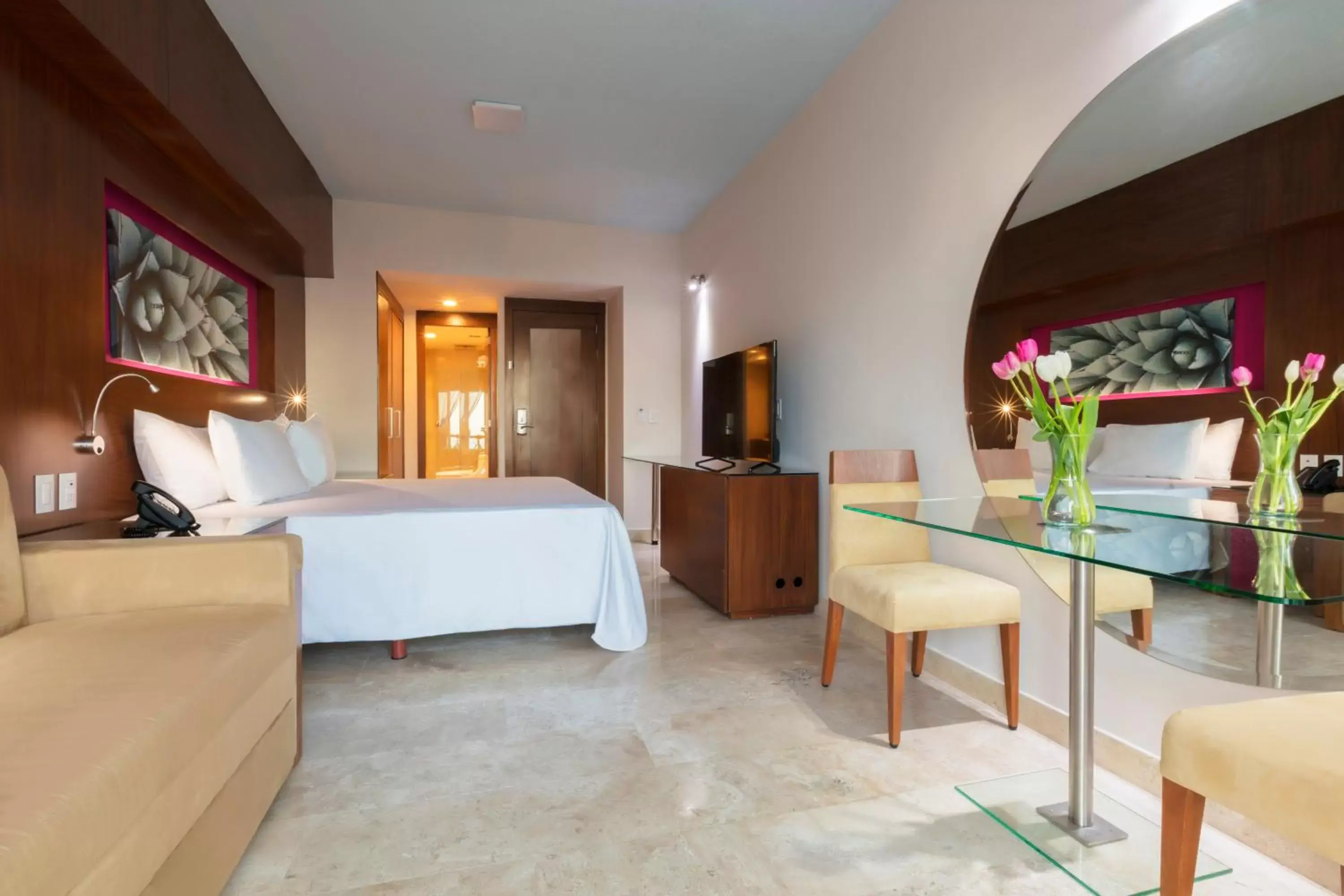 Bed in Krystal Grand Los Cabos - All Inclusive