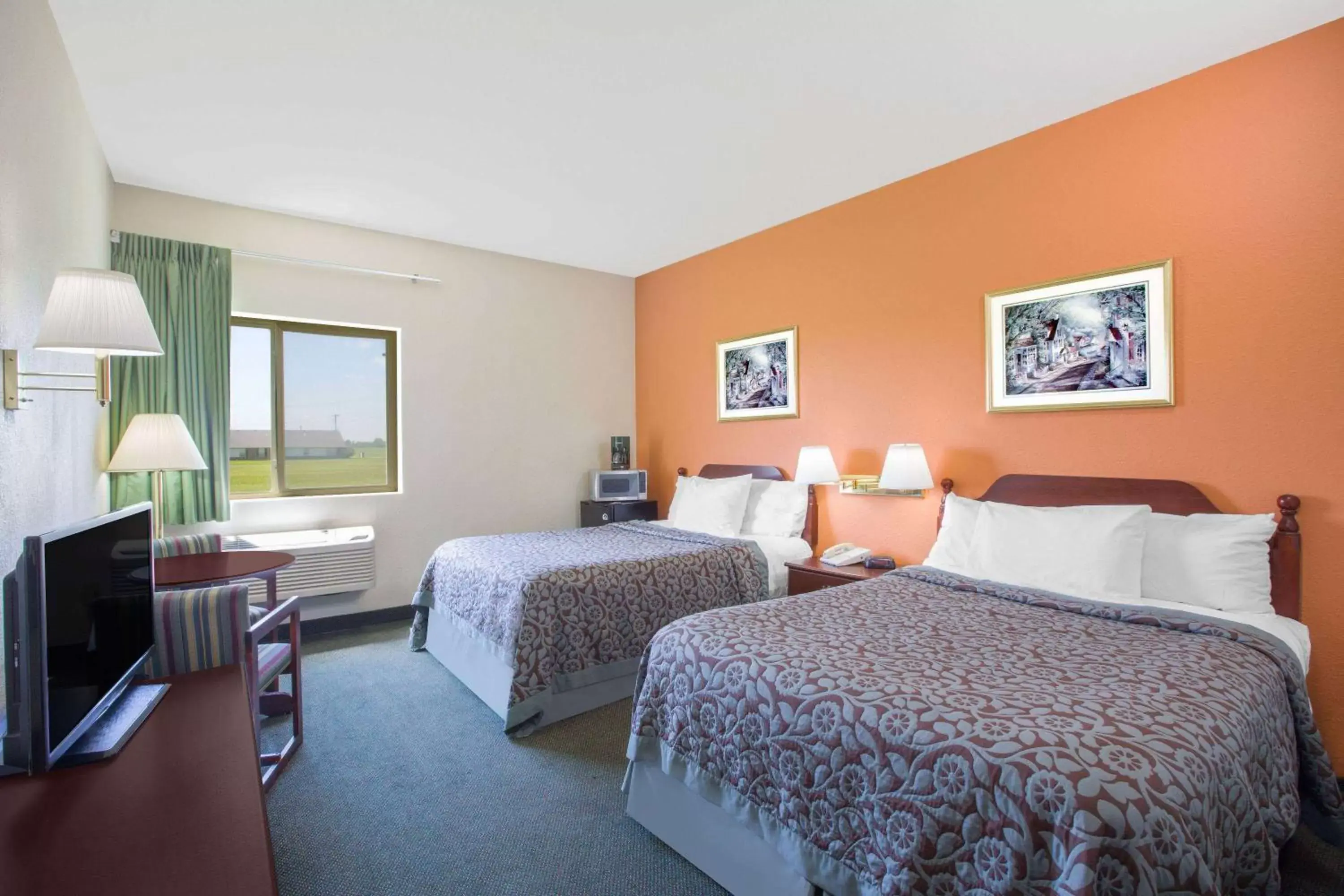 Photo of the whole room, Bed in Days Inn by Wyndham Butler