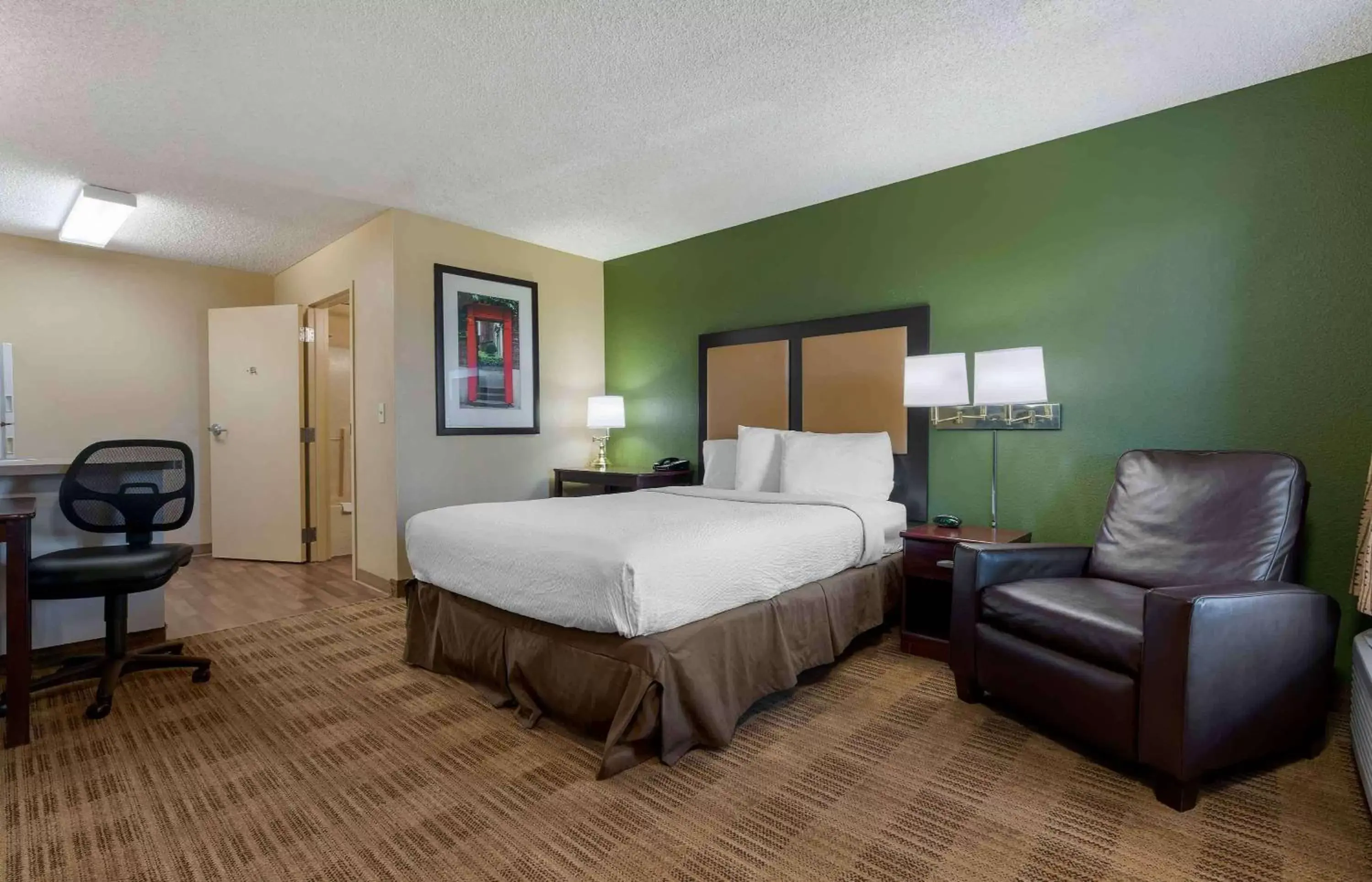 Bedroom, Bed in Extended Stay America Suites - Sacramento - White Rock Rd