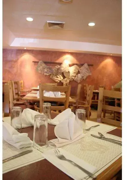Restaurant/Places to Eat in Hotel Gandara