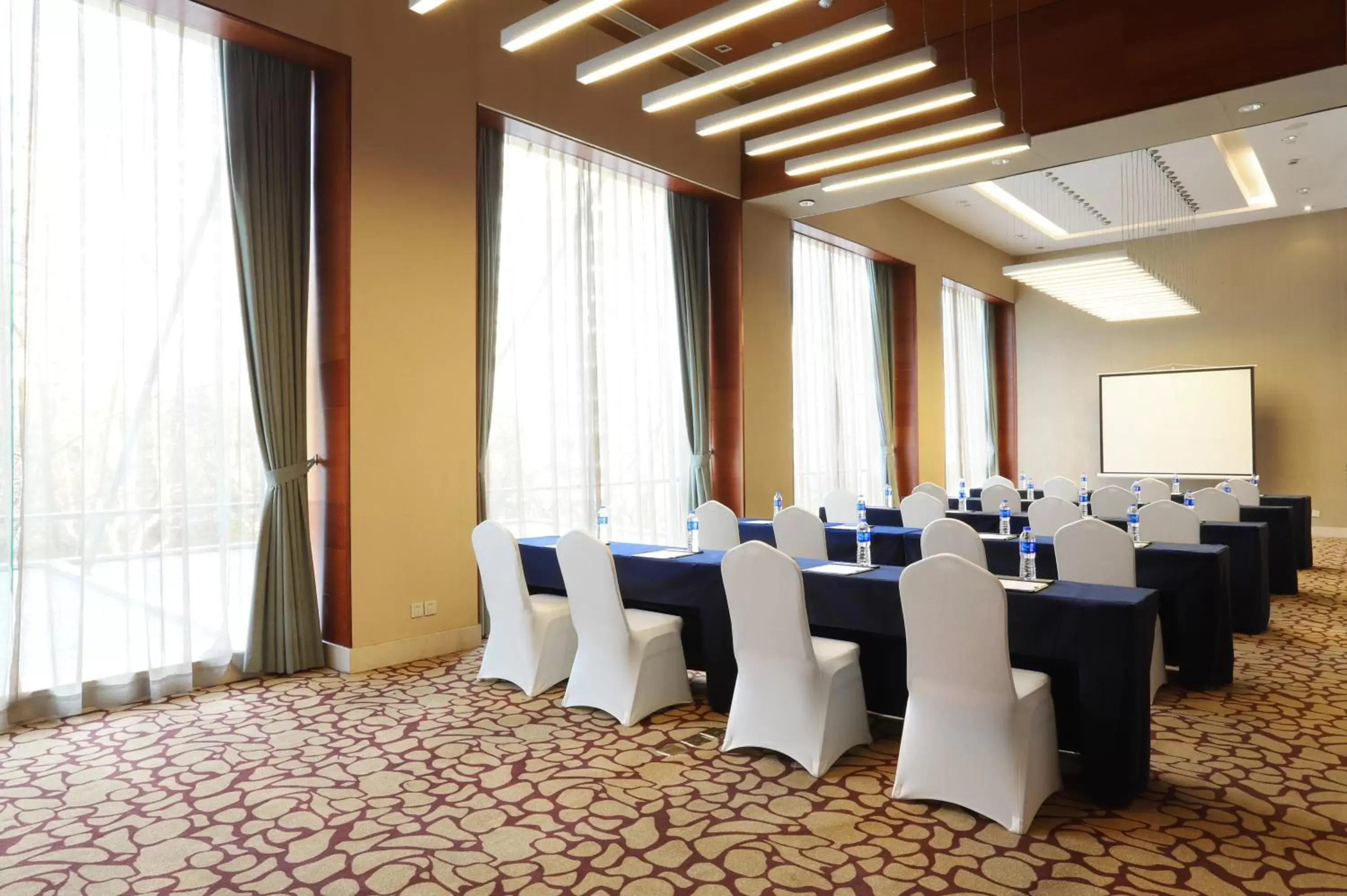Meeting/conference room in Holiday Inn Shanghai Pudong Nanpu, an IHG Hotel