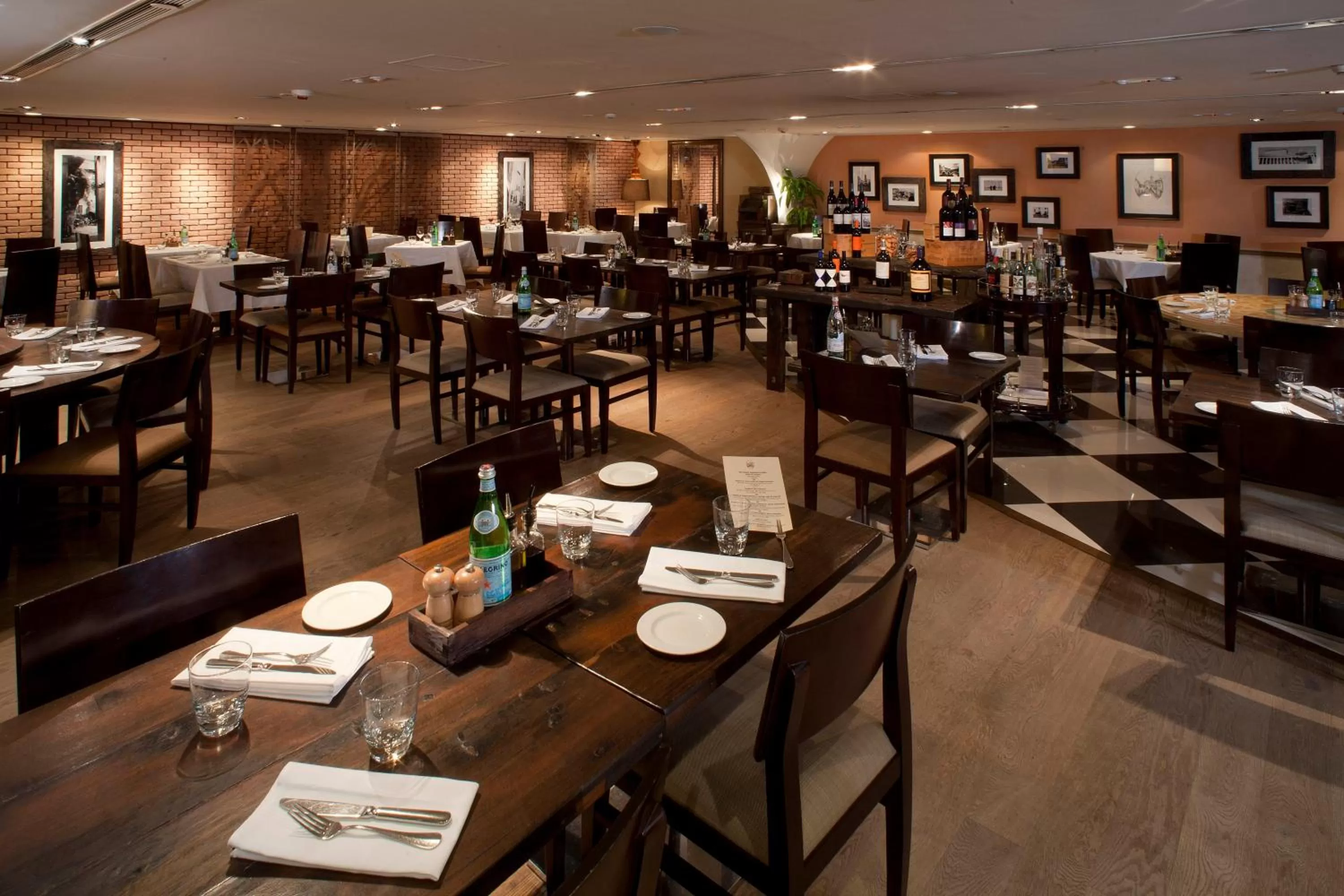 Restaurant/places to eat in Holiday Inn Golden Mile by IHG