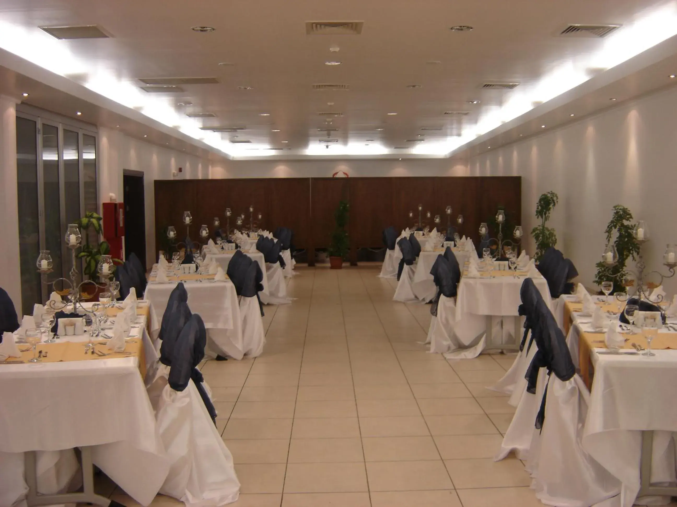 Business facilities, Restaurant/Places to Eat in Hotel Royal Hill