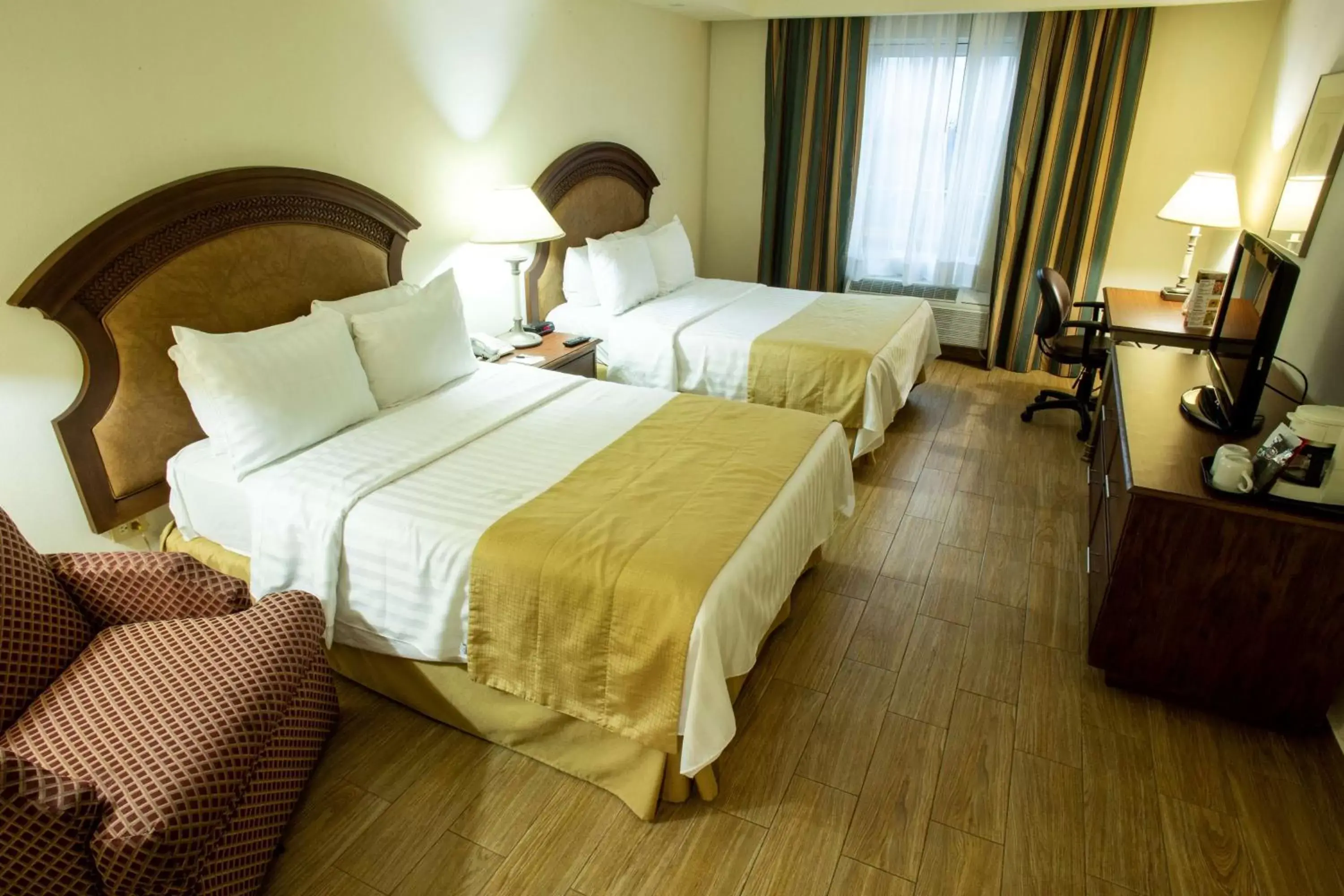 Photo of the whole room, Bed in Best Western PLUS Monterrey Colón