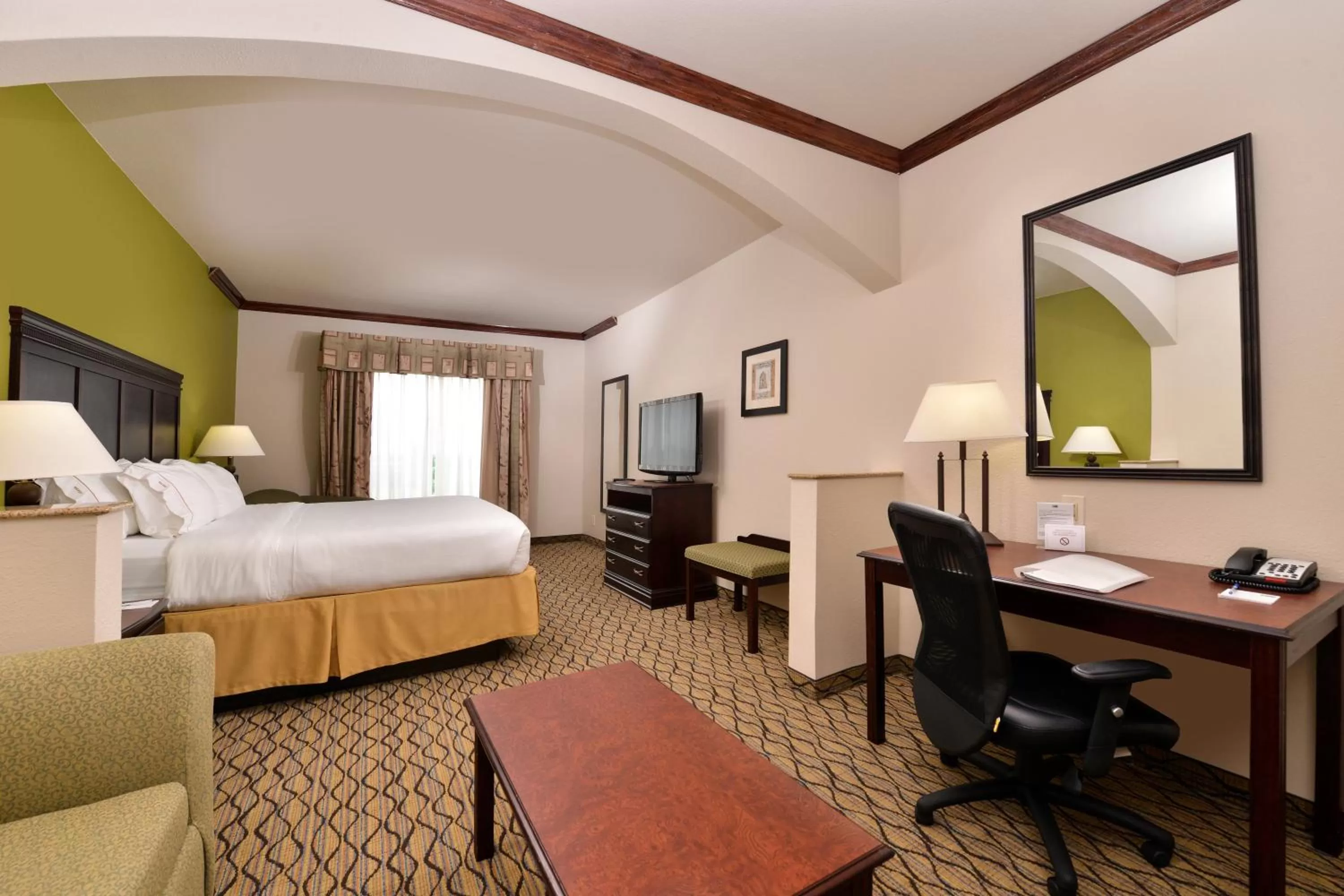 Photo of the whole room, Bed in Holiday Inn Express Hotel & Suites Sherman Highway 75 by IHG
