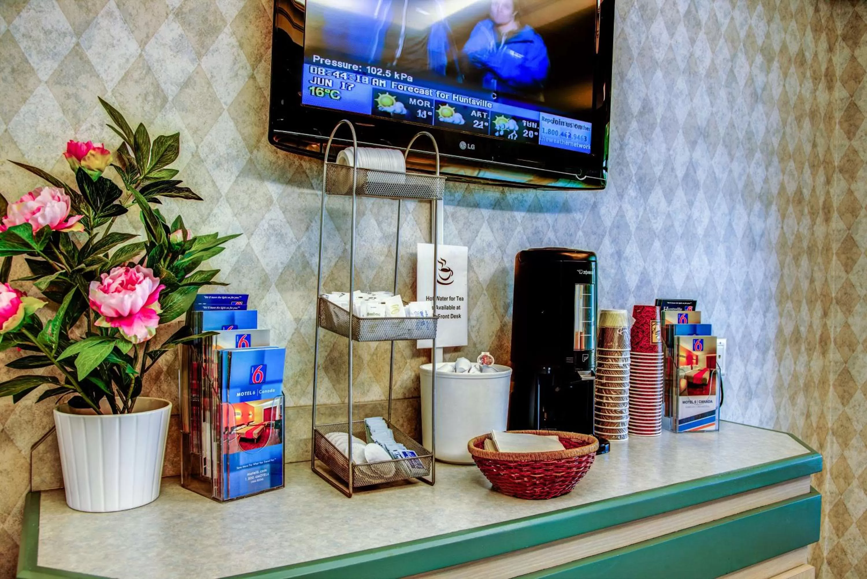 TV and multimedia in Motel 6-Huntsville, ON