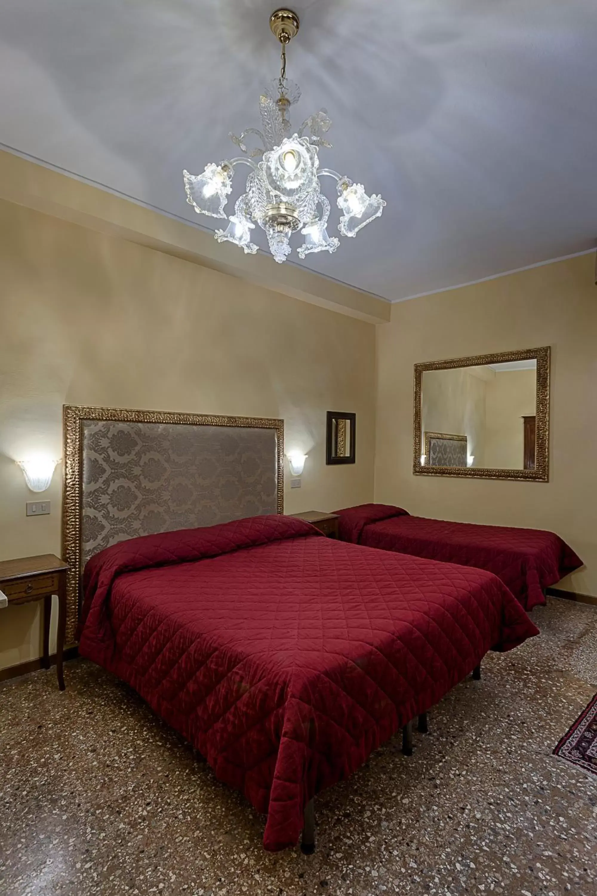 Photo of the whole room, Bed in Pensione Guerrato
