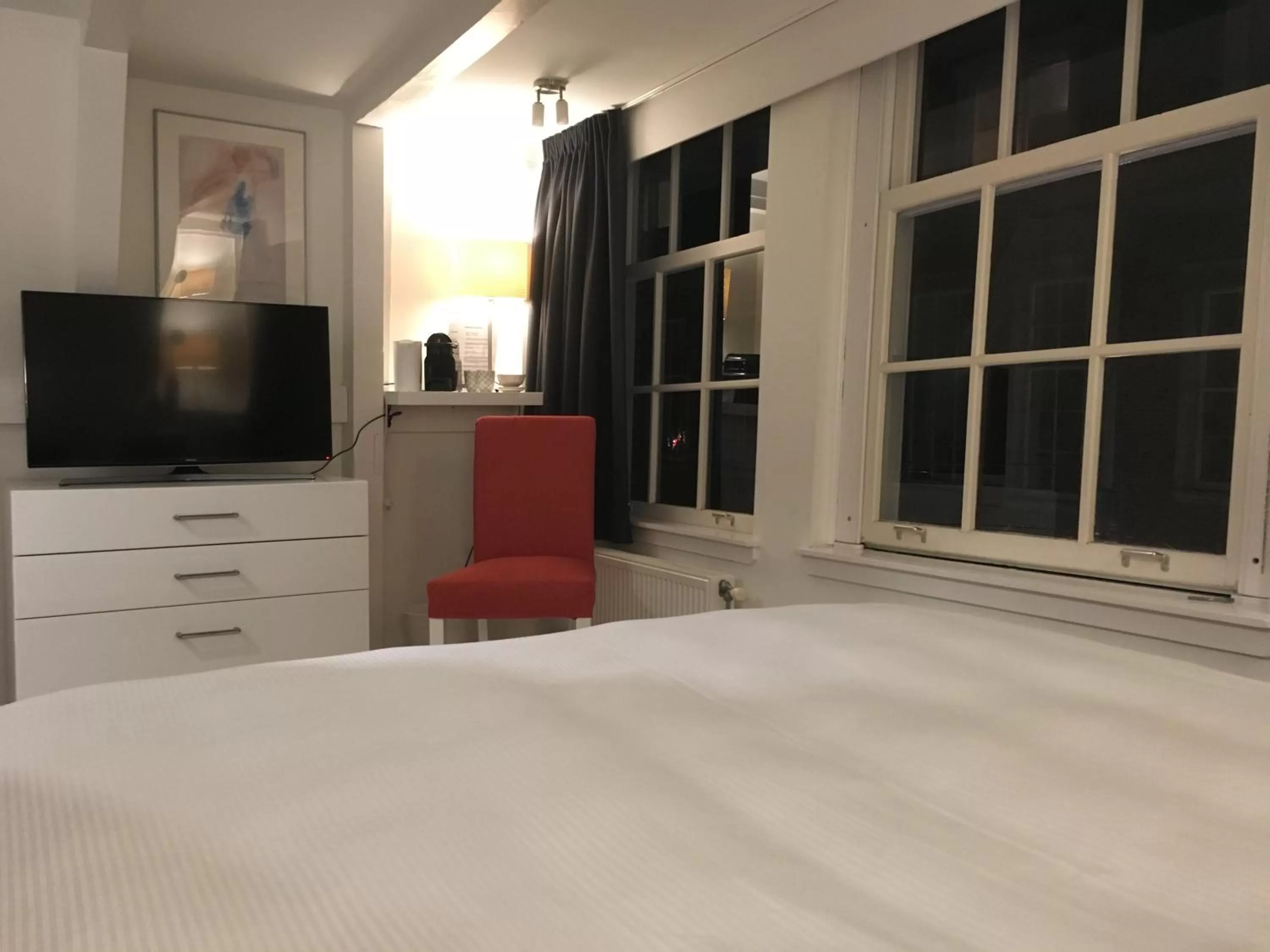 Photo of the whole room, Bed in Nine Streets Inn