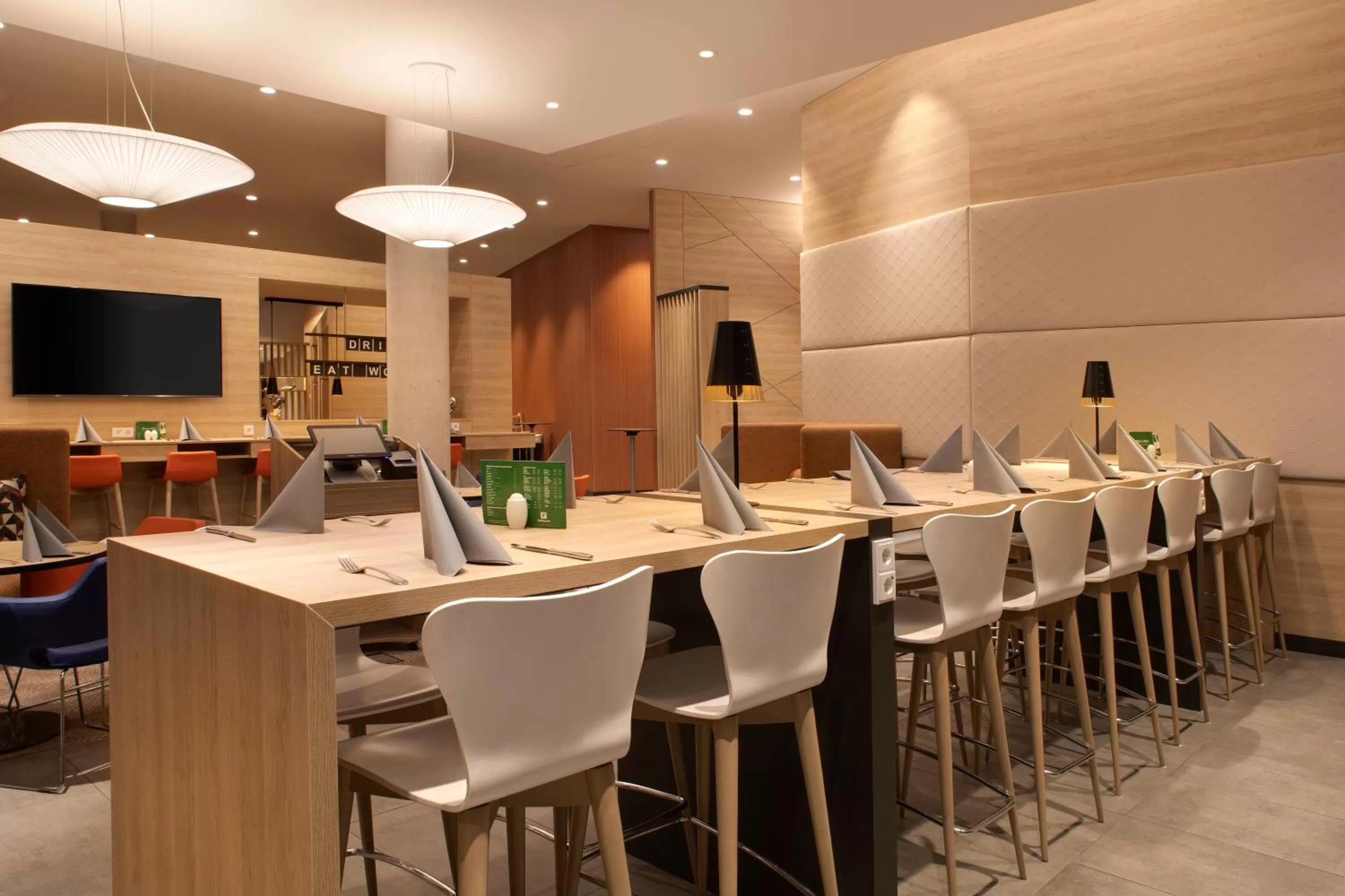 Restaurant/places to eat in Holiday Inn Frankfurt Airport by IHG