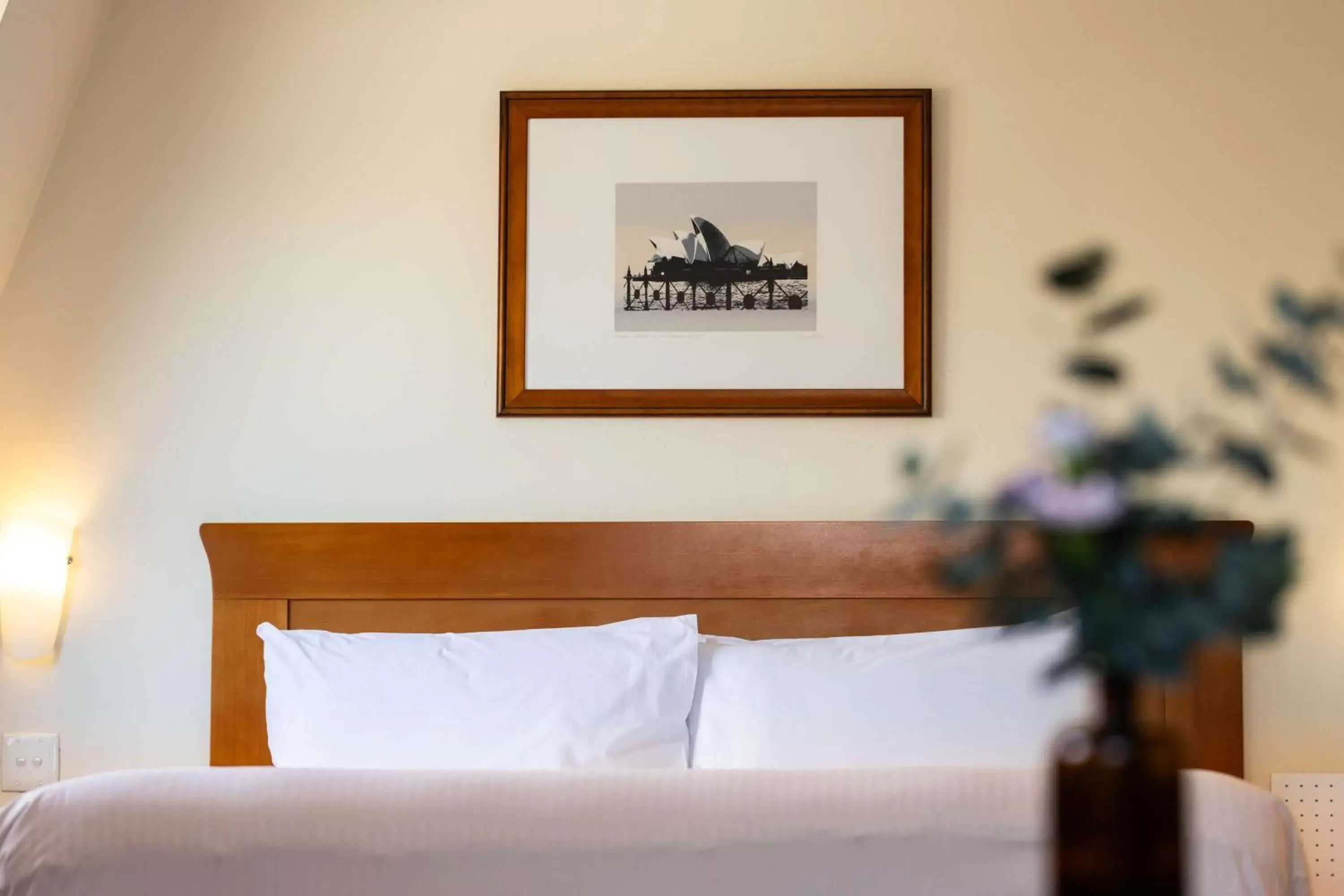 Bedroom, Bed in Rydges Sydney Harbour