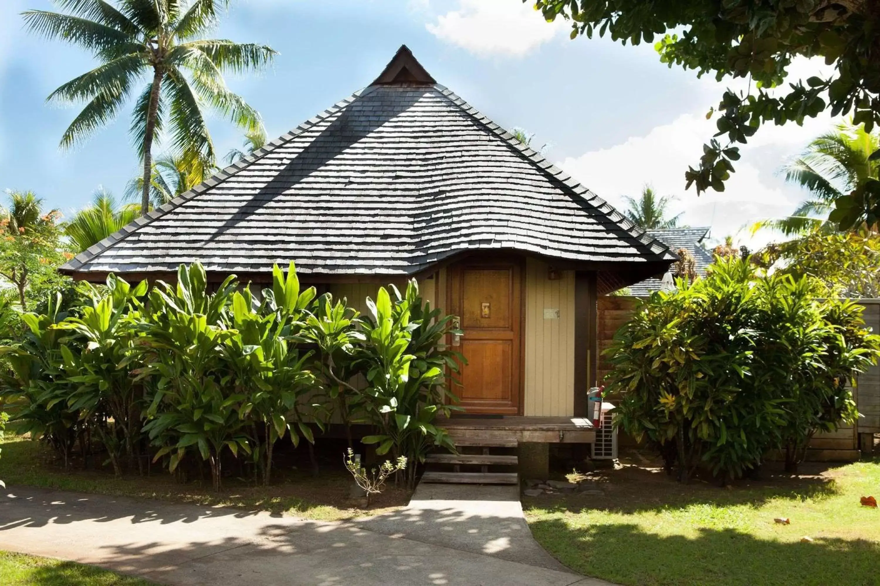 Twin Deluxe Garden Bungalow with Private Pool in Hilton Moorea Lagoon Resort & Spa Twin Deluxe Garden Bungalow with Private Pool in Hilton Moorea Lagoon Resort & Spa