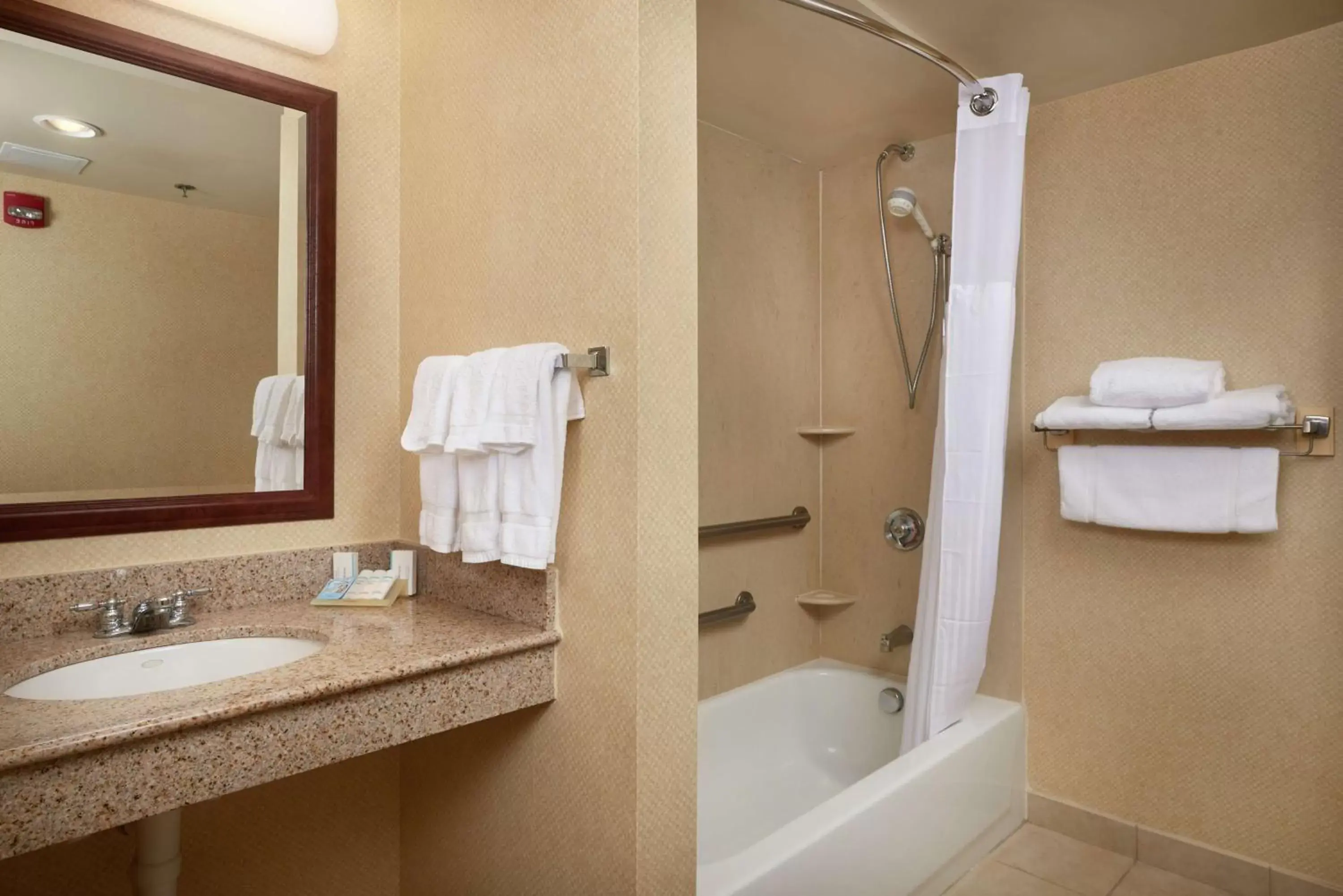 Bathroom in Hilton Garden Inn Newport News