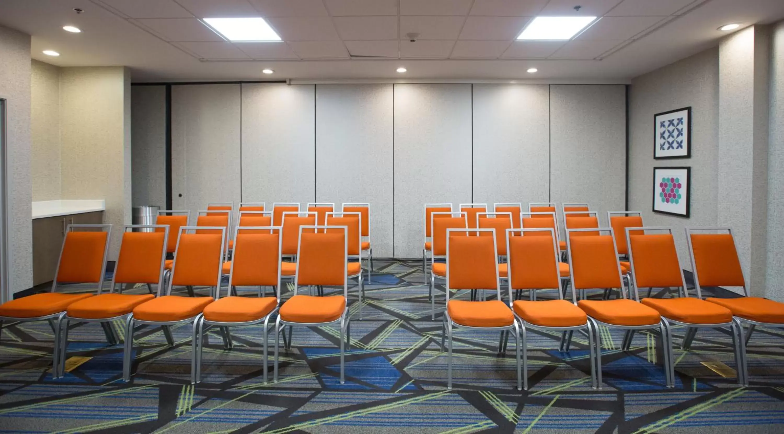 Meeting/conference room in Holiday Inn Express & Suites Tupelo, an IHG Hotel