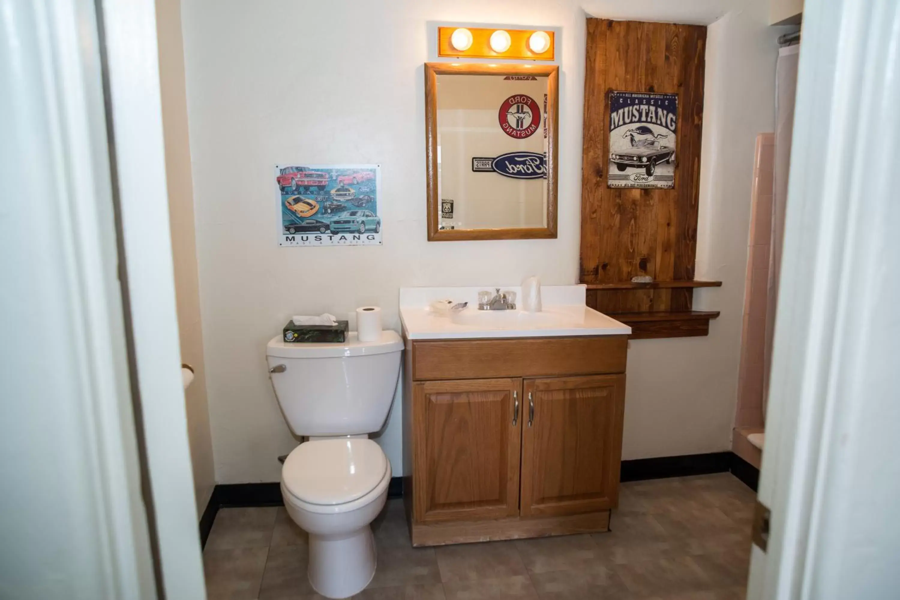 Bathroom in Historic Route 66 Motel