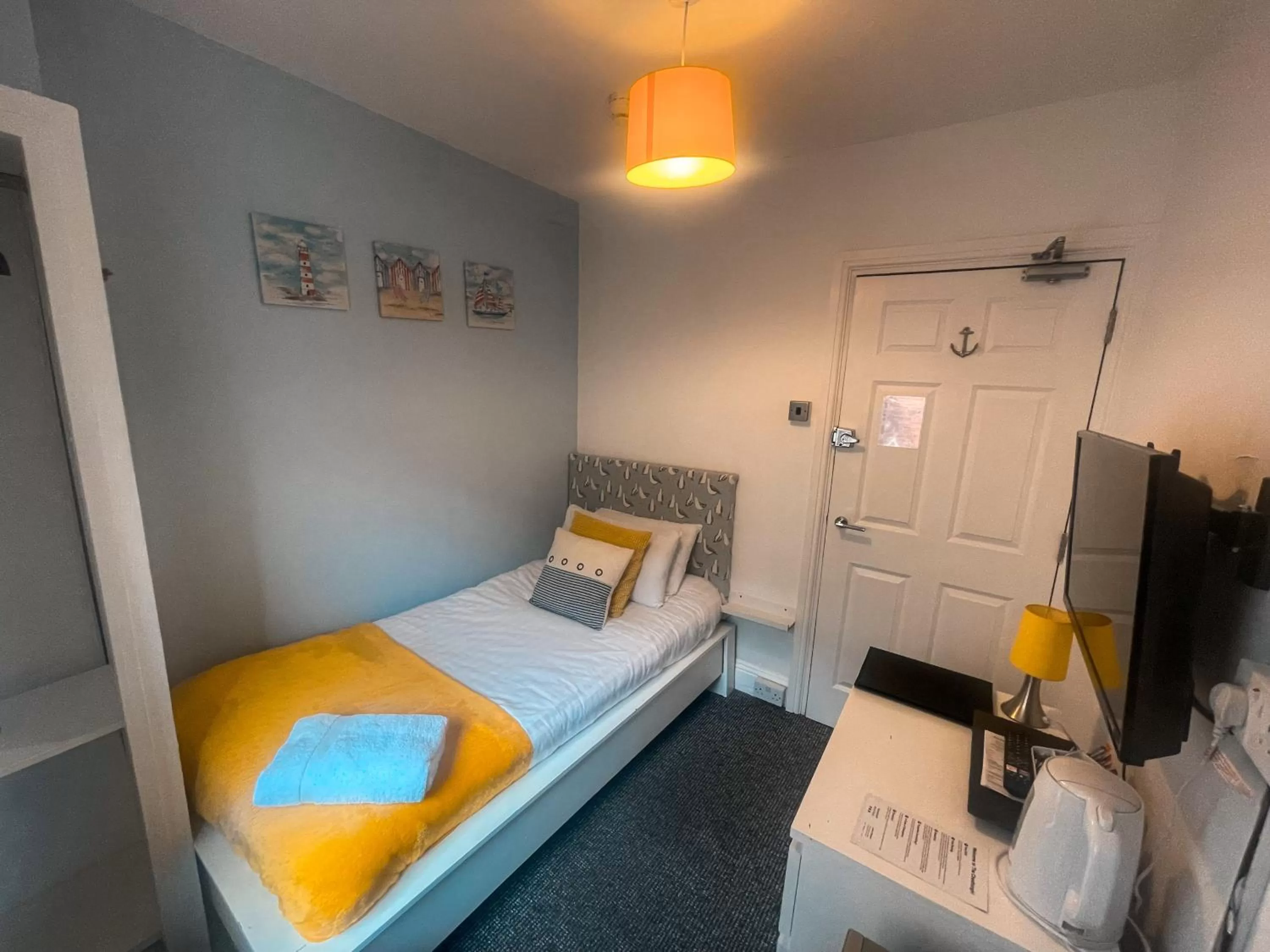 Photo of the whole room, Bed in The Chedburgh