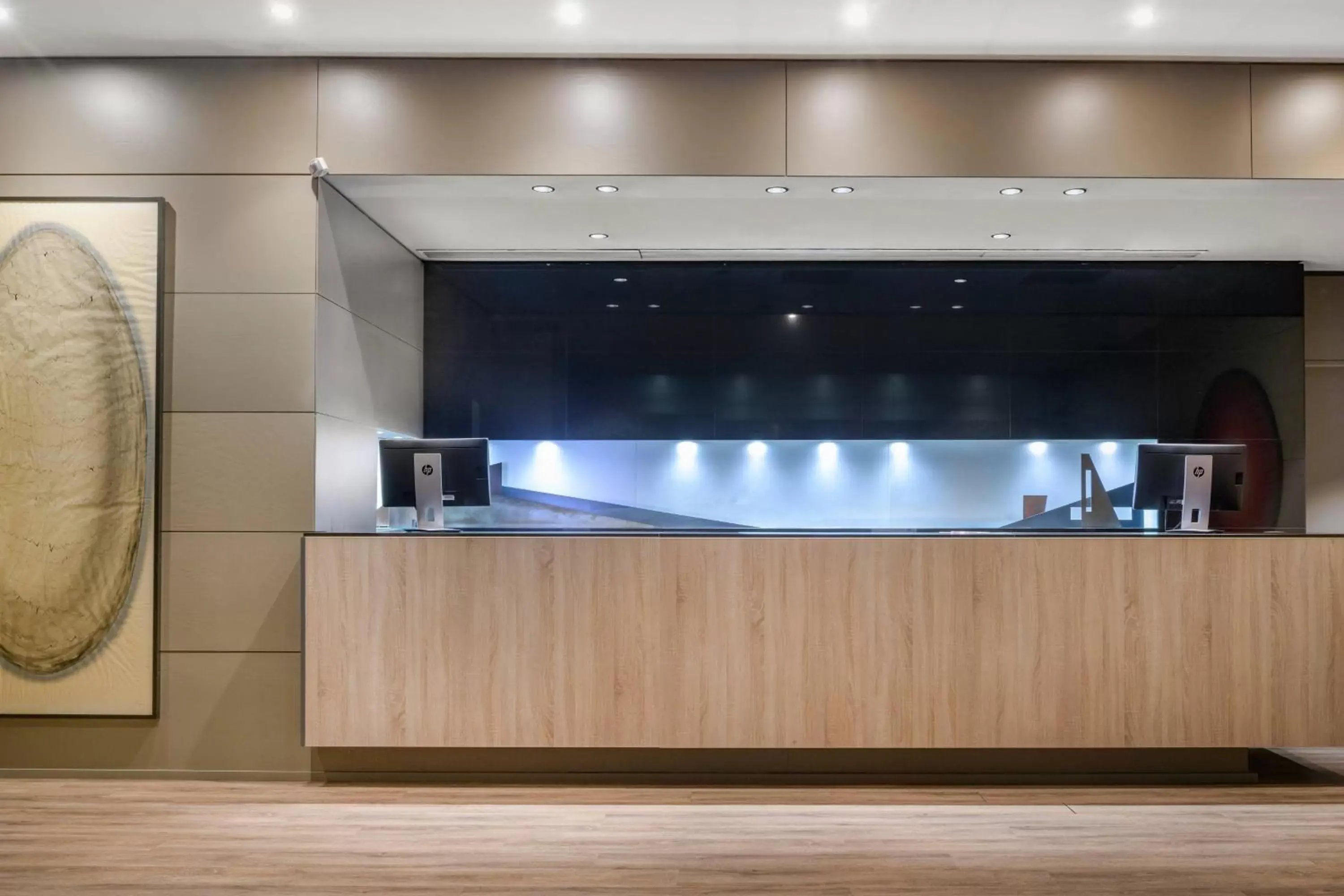 Lobby or reception, TV/Entertainment Center in AC Hotel Valencia by Marriott