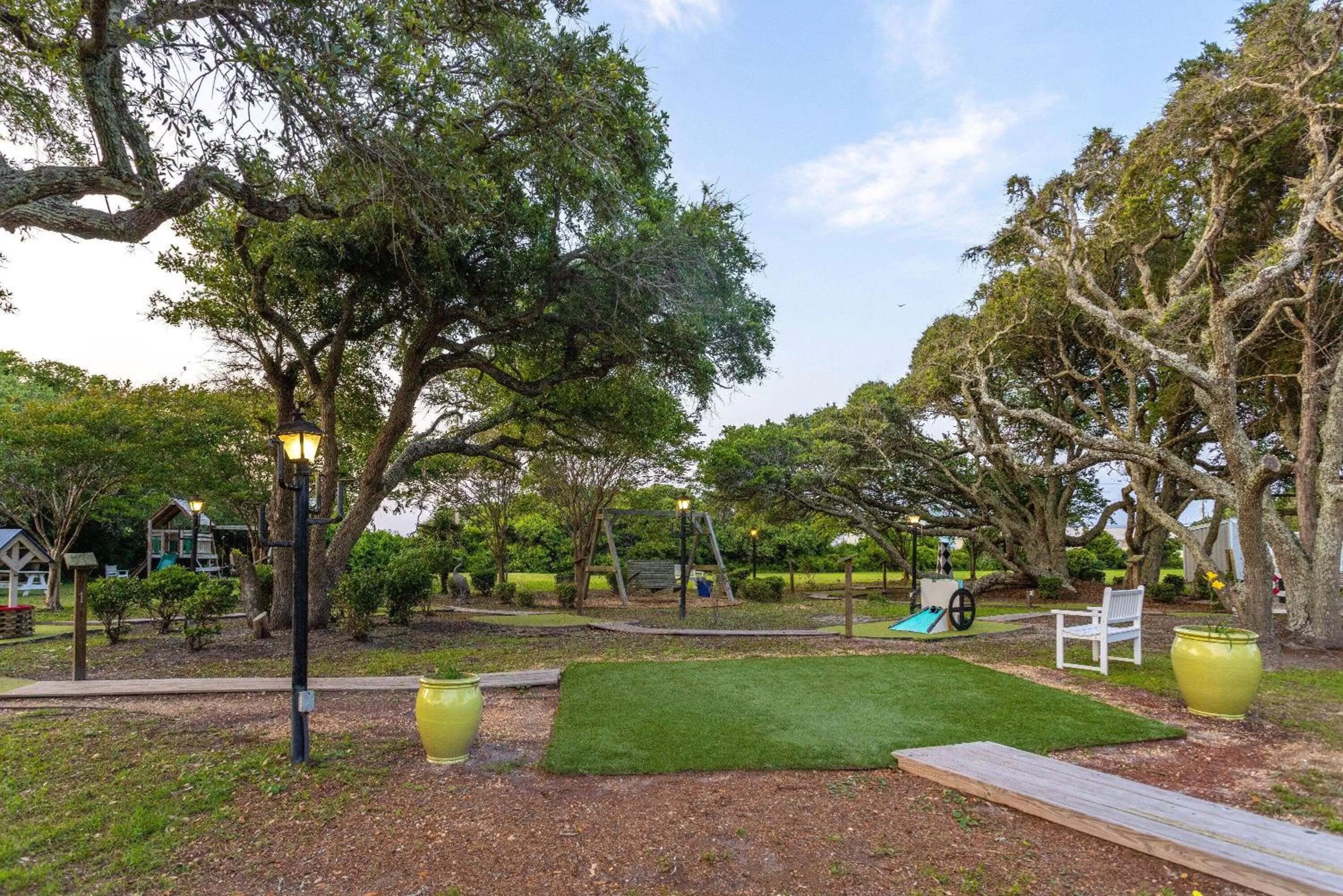 Minigolf in Atlantic Beach Resort, a Ramada by Wyndham