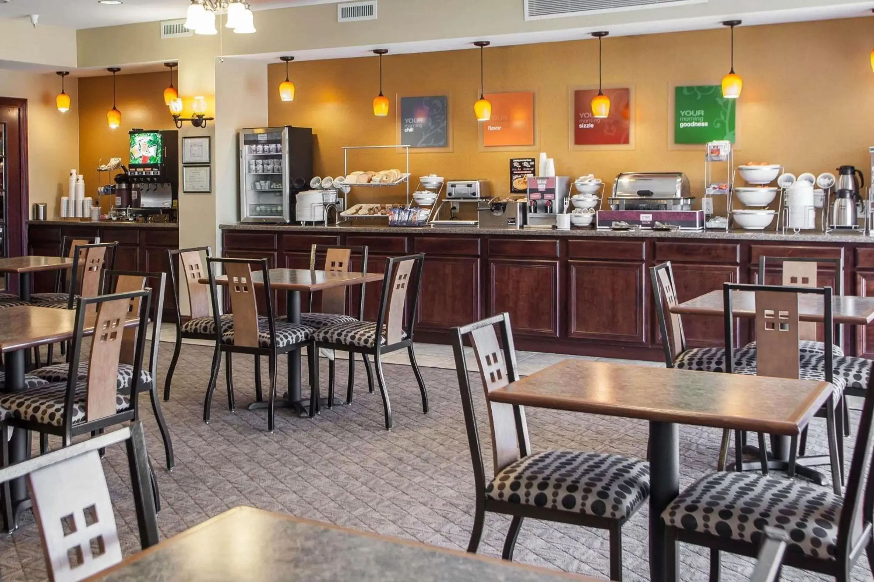 Restaurant/Places to Eat in Comfort Suites Bloomington I-55 and I-74