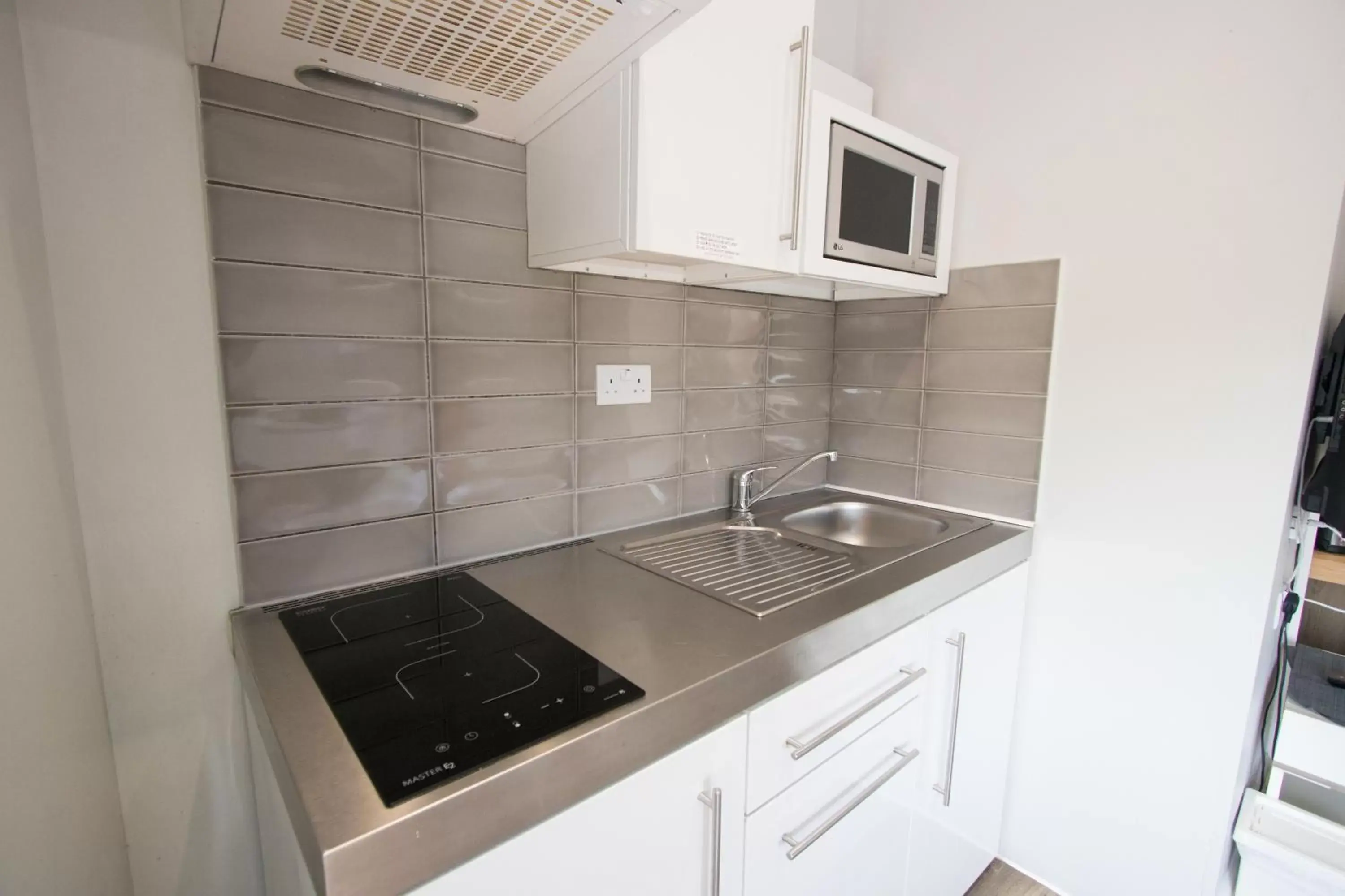 Kitchen or kitchenette, Kitchen/Kitchenette in Westciti Caroco Aparthotel