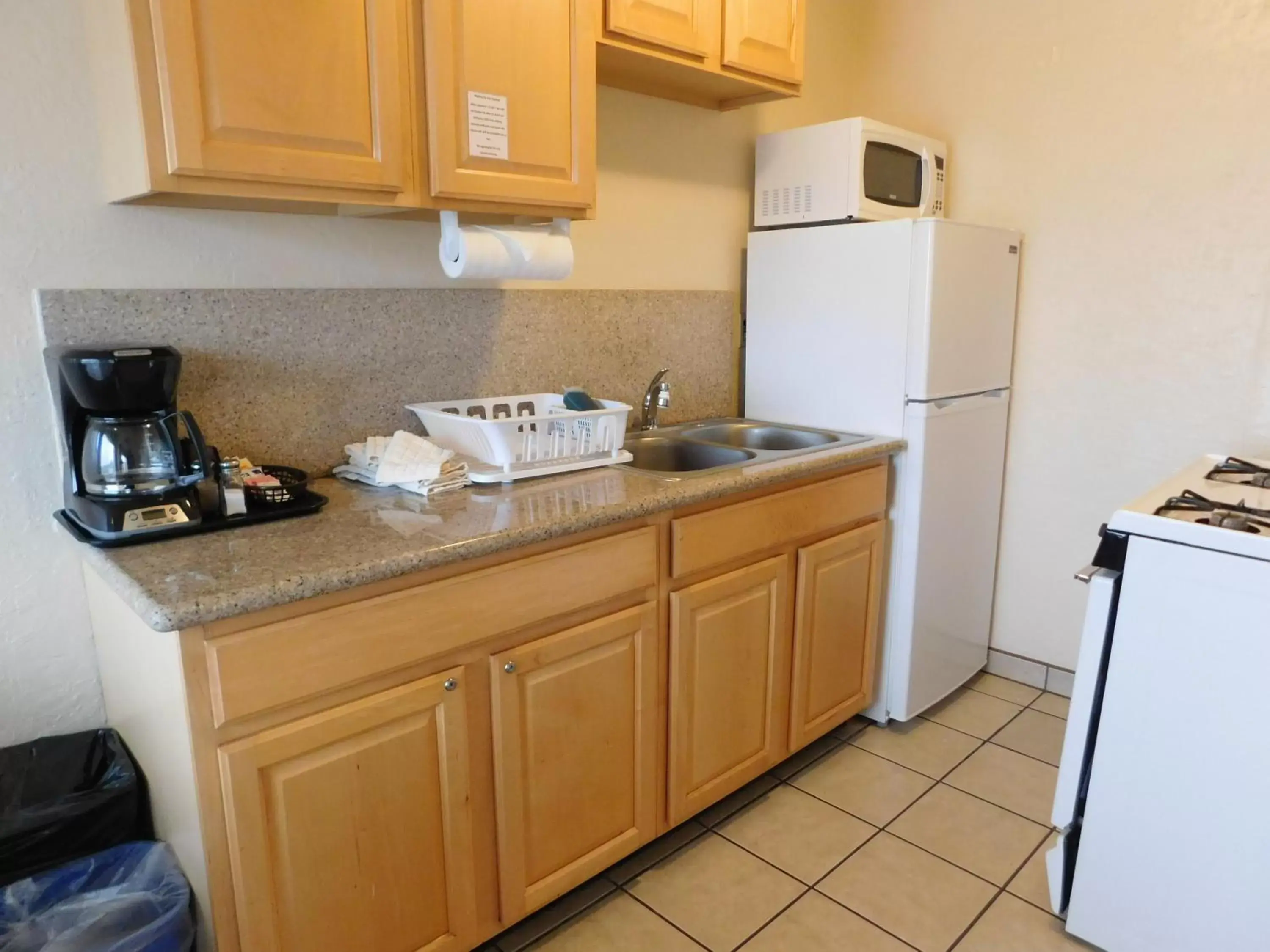 Kitchen or kitchenette, Kitchen/Kitchenette in Capitola Venetian Hotel