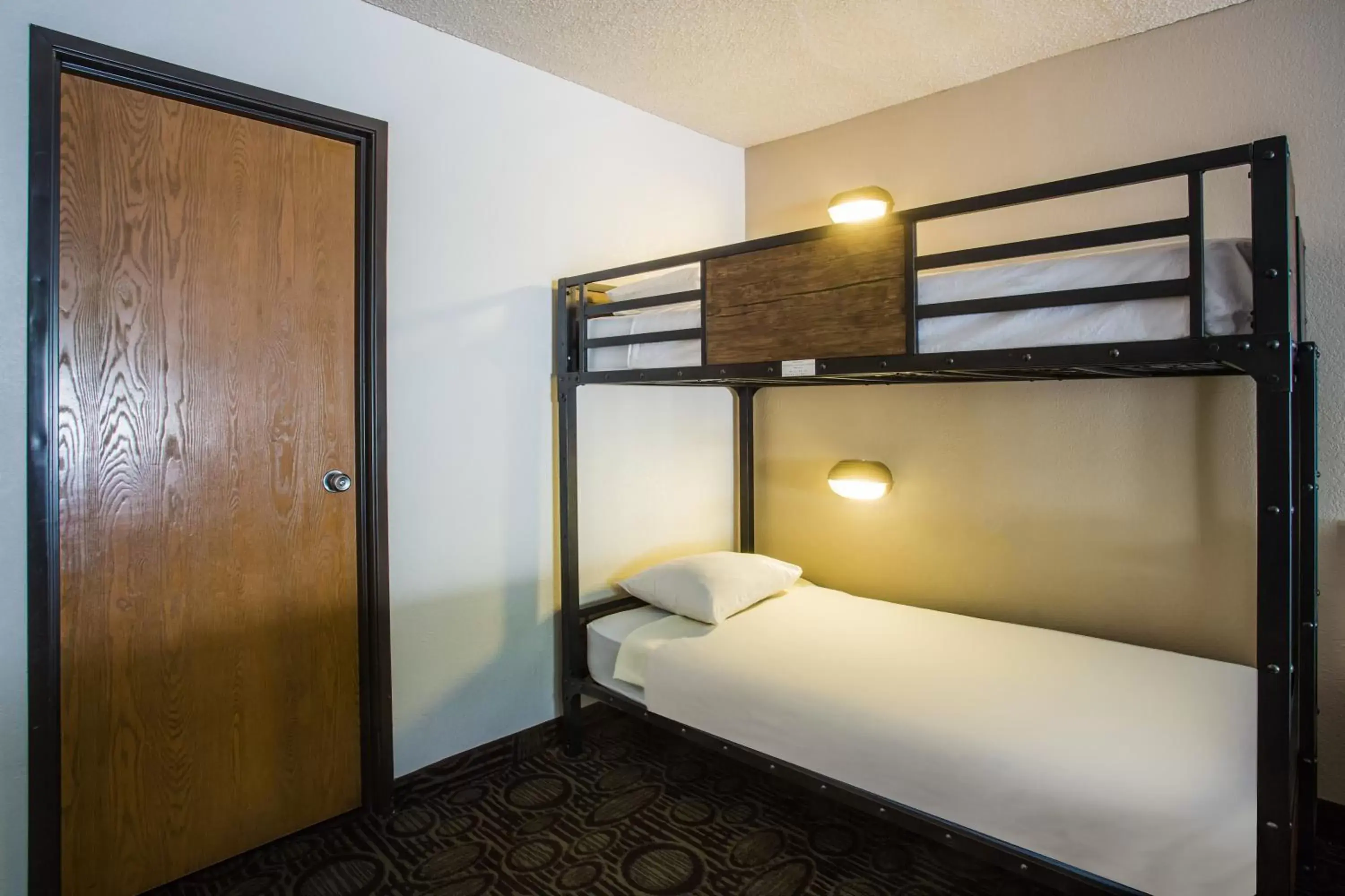 Staff, Bunk Bed in Super 8 by Wyndham Flagstaff