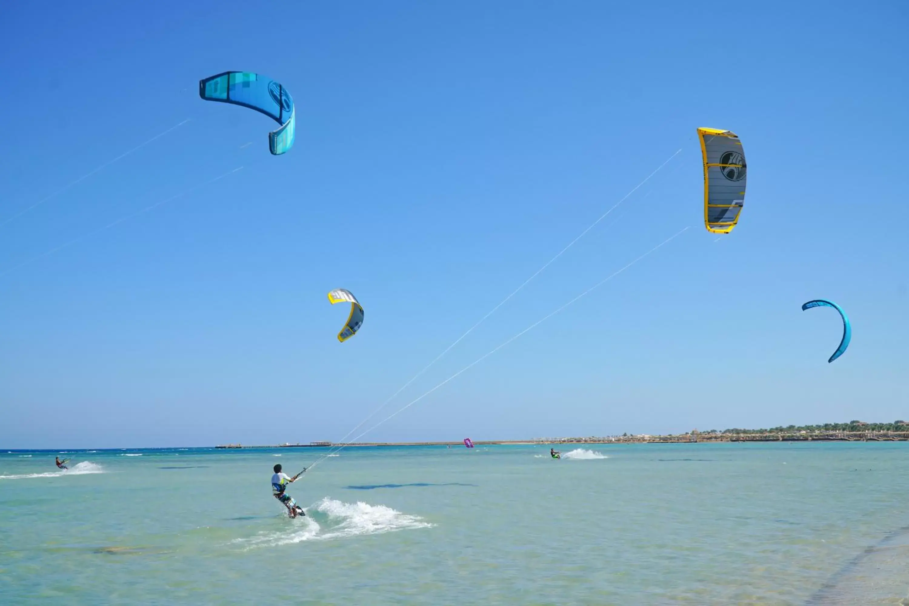 Windsurfing in Jasmine Palace Resort