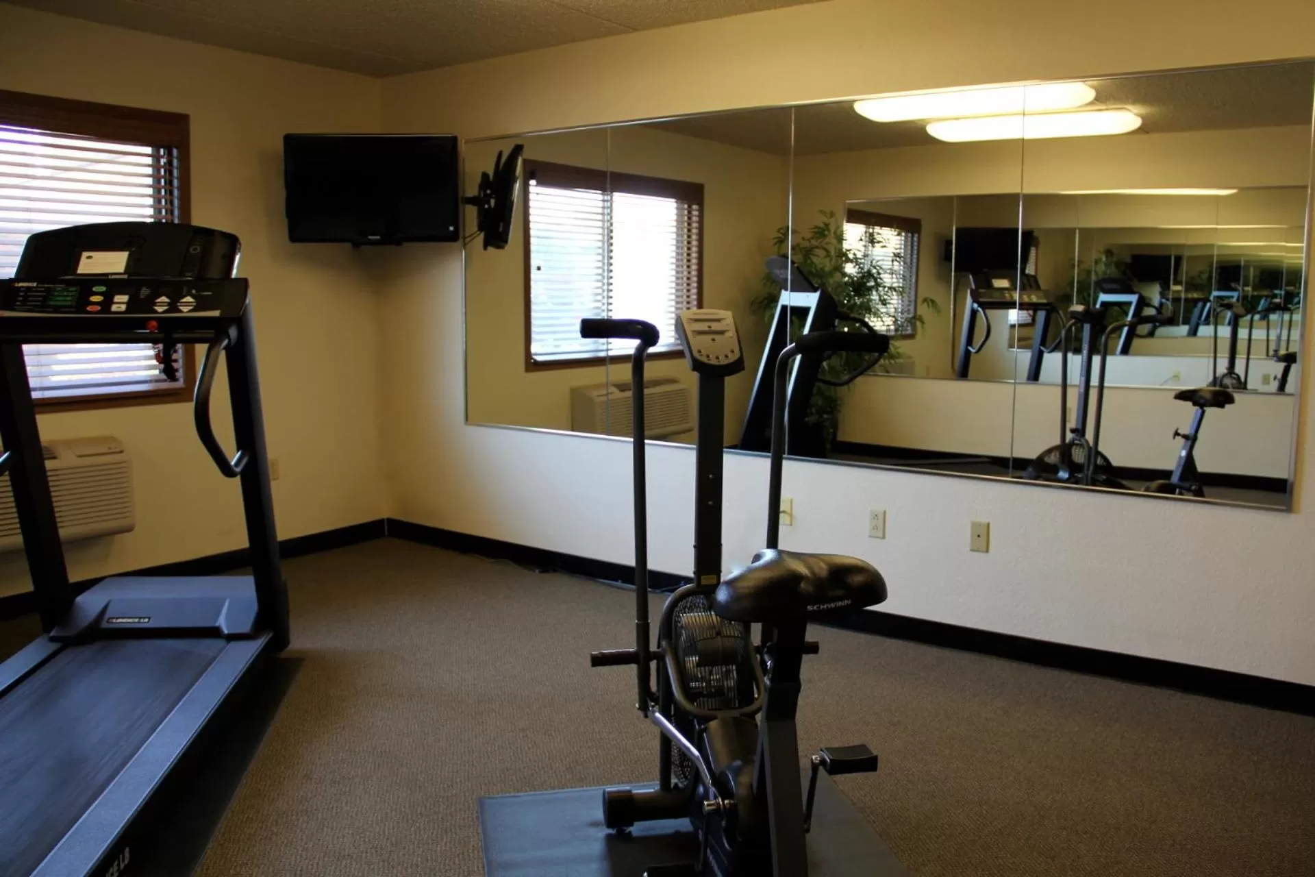 Fitness centre/facilities in AmericInn by Wyndham West Bend