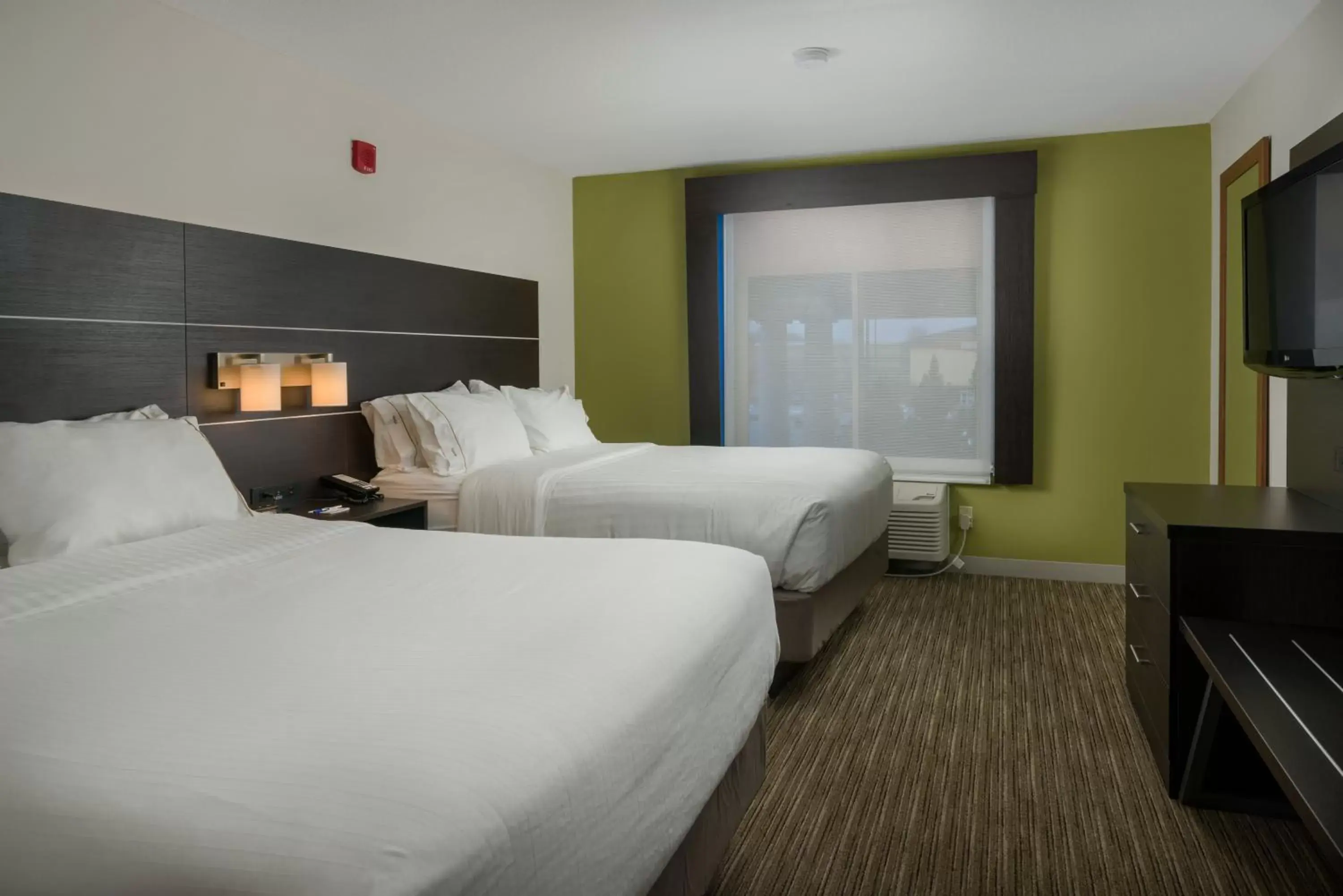 Photo of the whole room, Bed in Holiday Inn Express Lawrence, an IHG Hotel