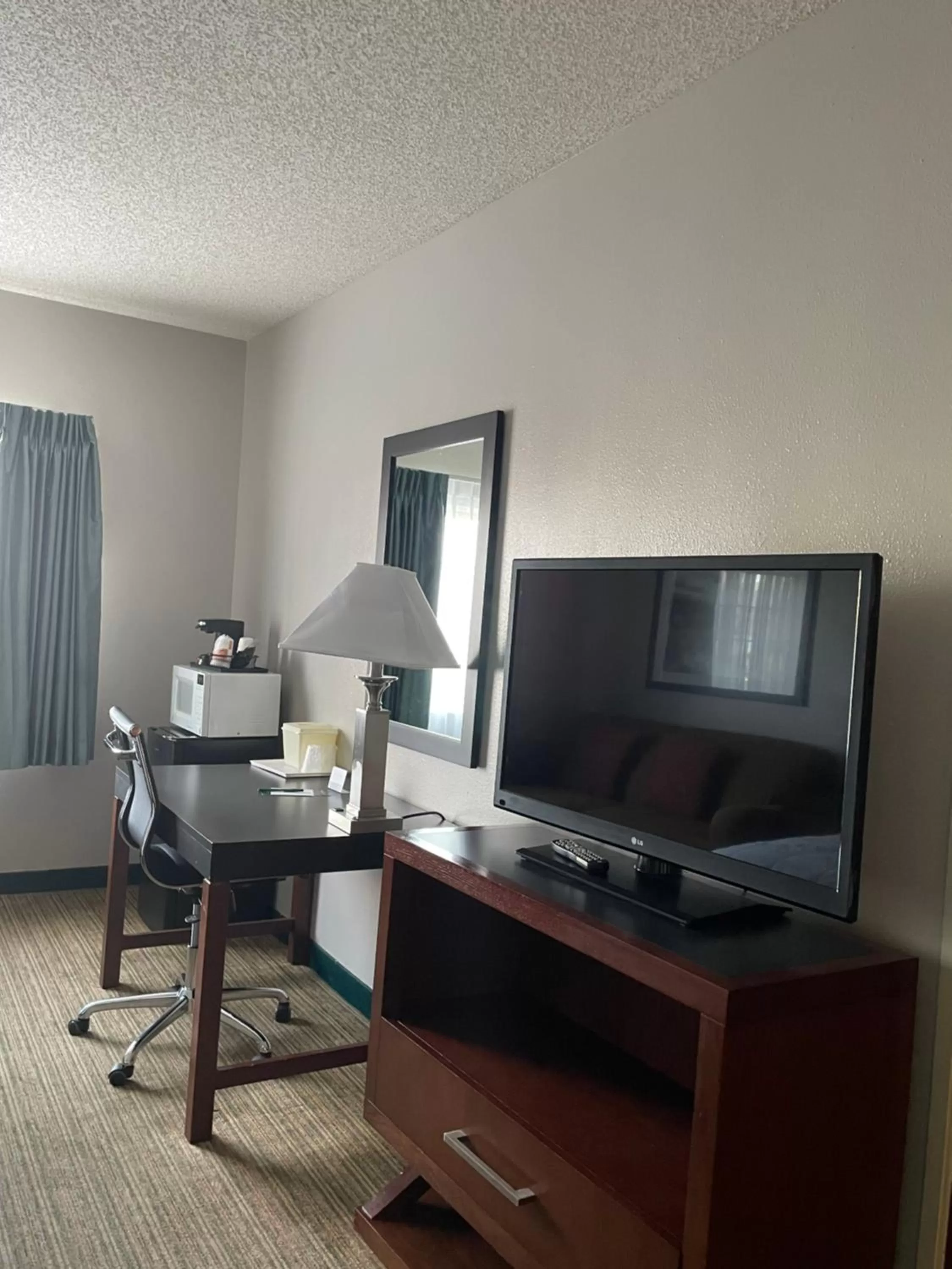 TV and multimedia, Bed in Quality Inn Denver Tech Center