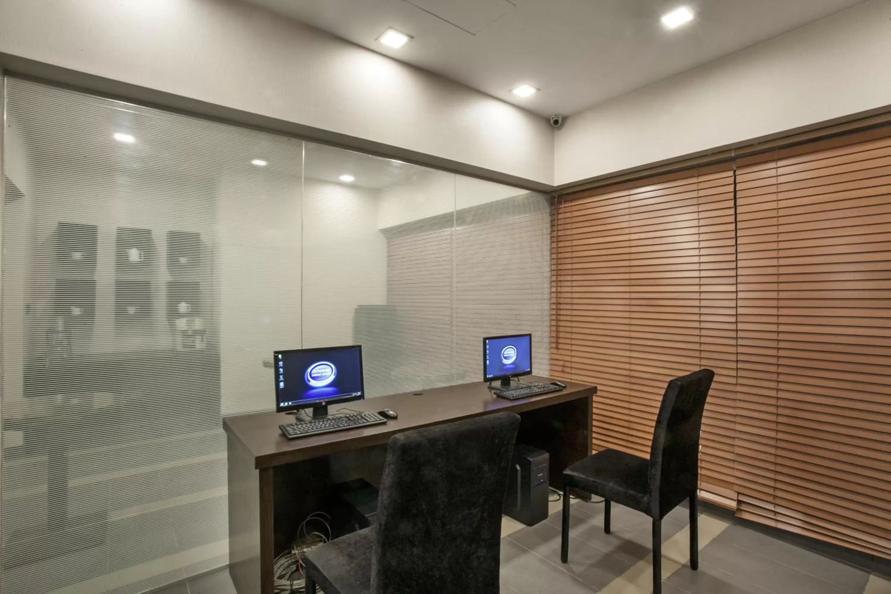 Business facilities in Platinum Grand