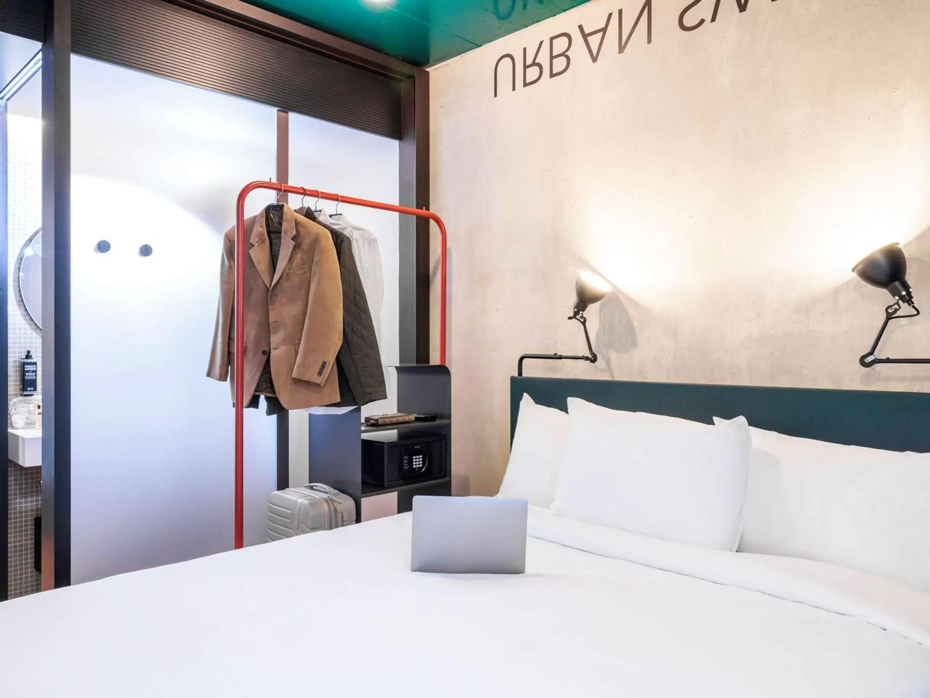 Bedroom, Bed in ibis Styles Bern City