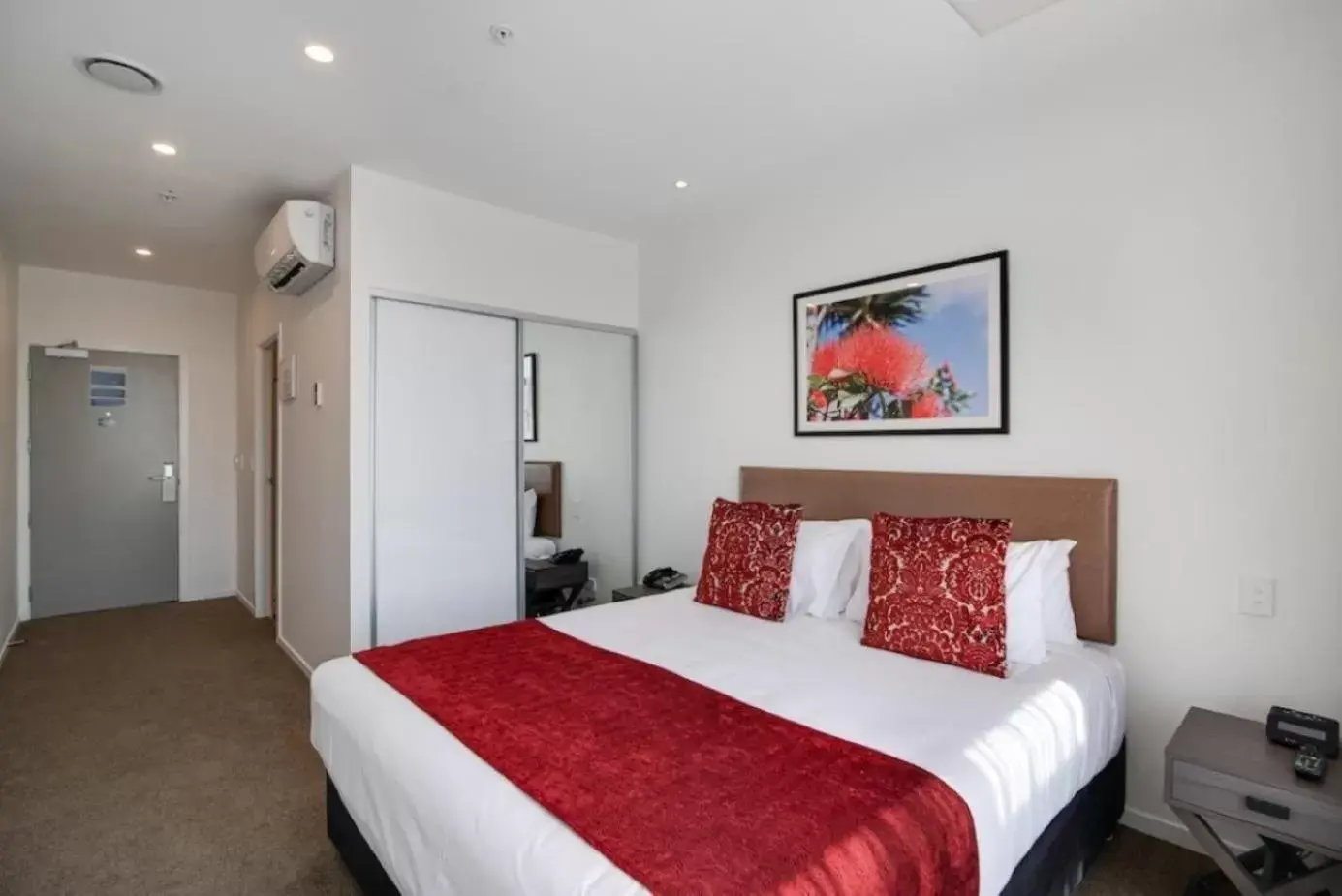 Photo of the whole room, Bed in Ramada Suites by Wyndham Manukau