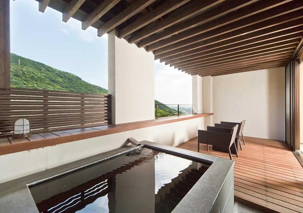 Photo of the whole room in Aura Tachibana