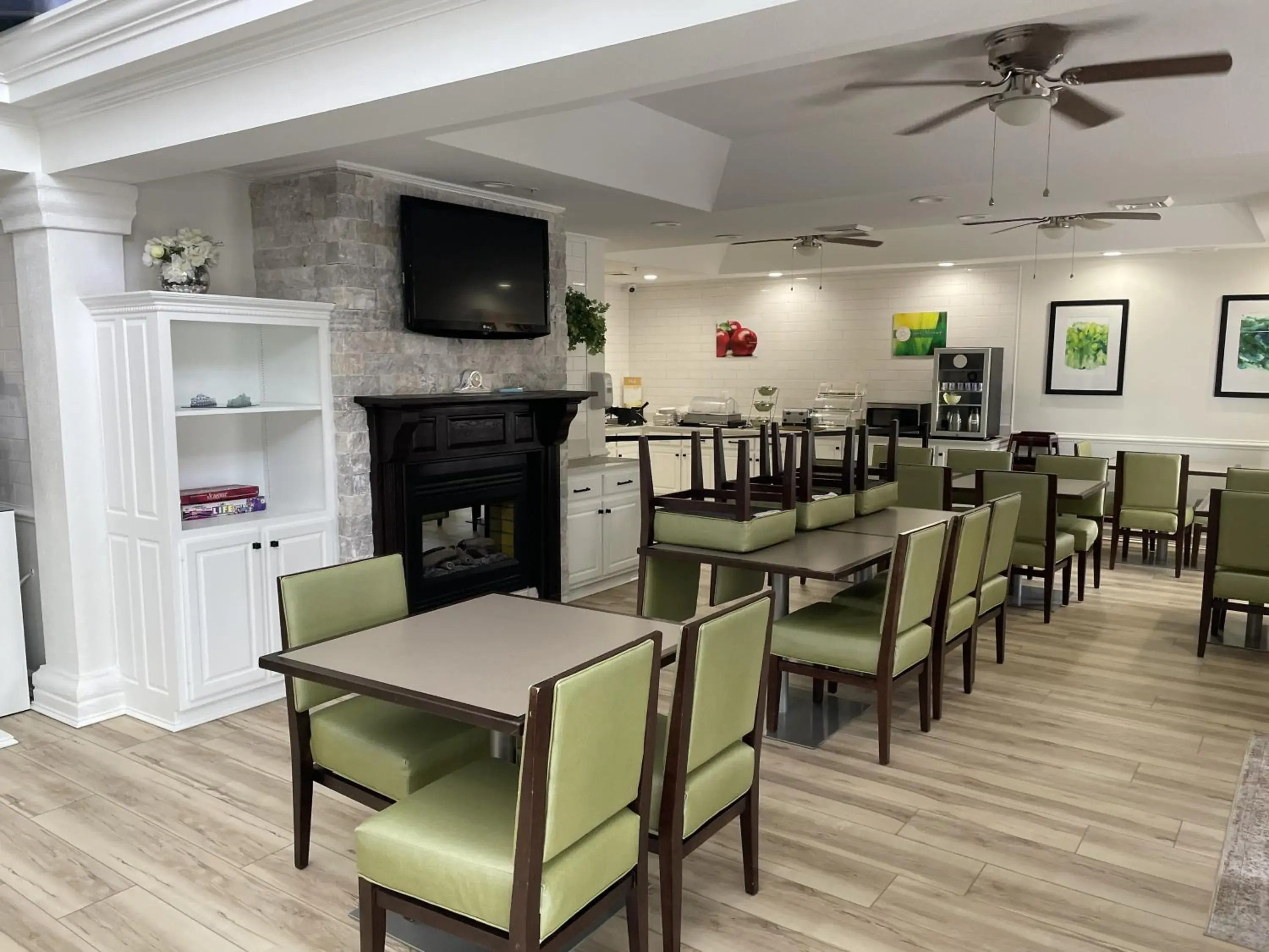 Seating area, Restaurant/Places to Eat in Quality Inn Richmond