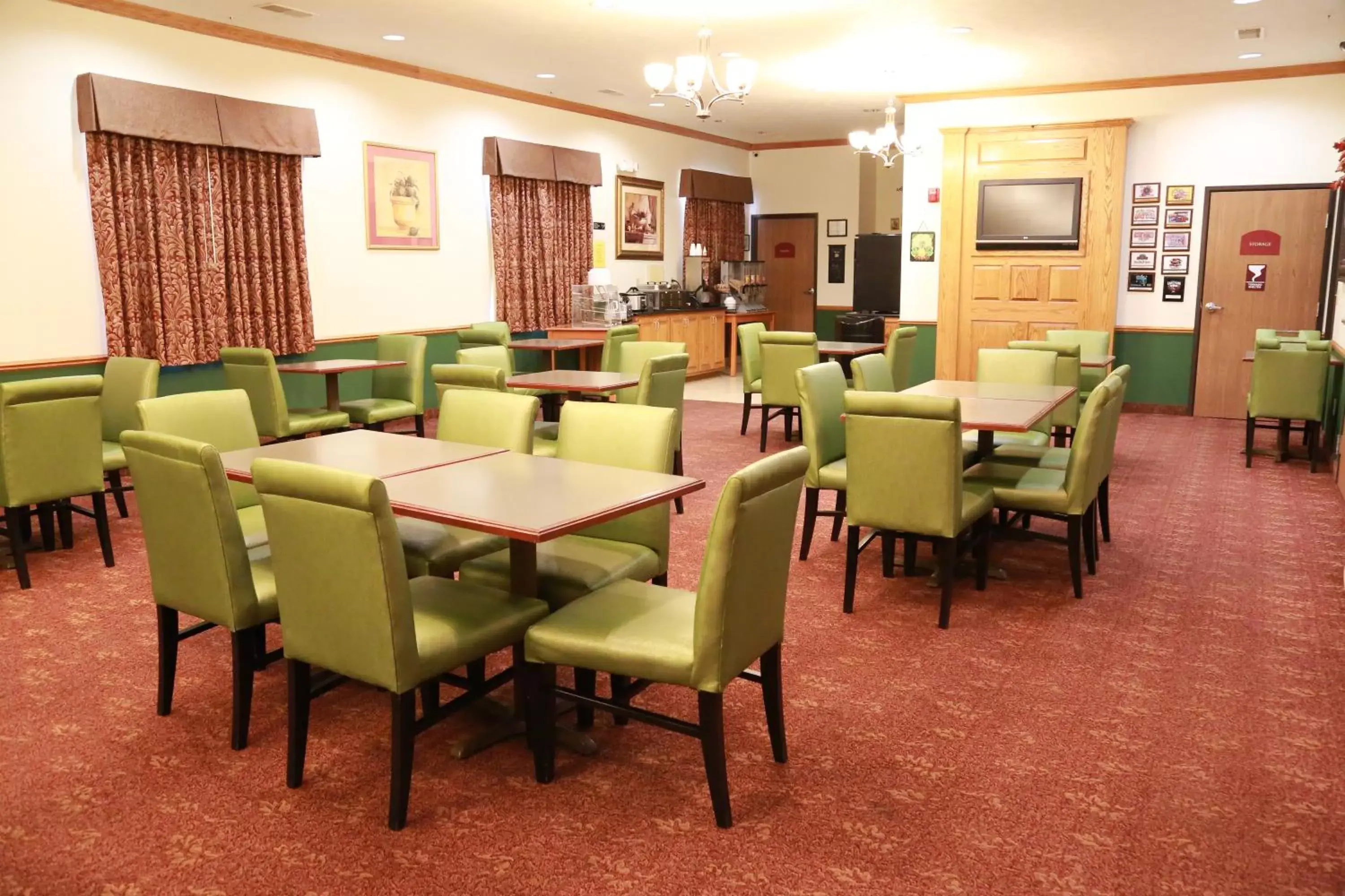 Breakfast, Restaurant/Places to Eat in Horizon Inn & Suites