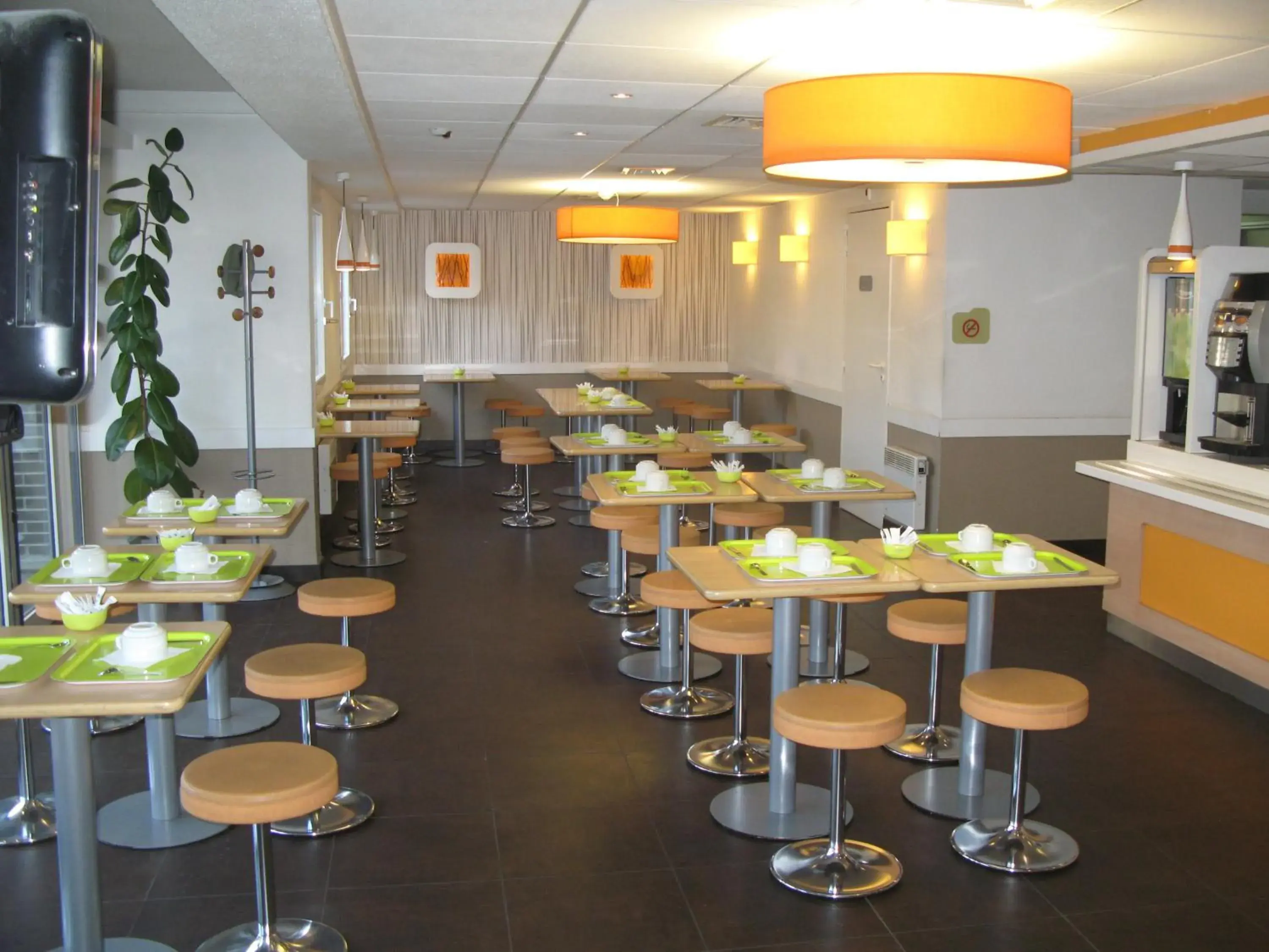 Restaurant/Places to Eat in ibis Budget Gennevilliers Asnieres