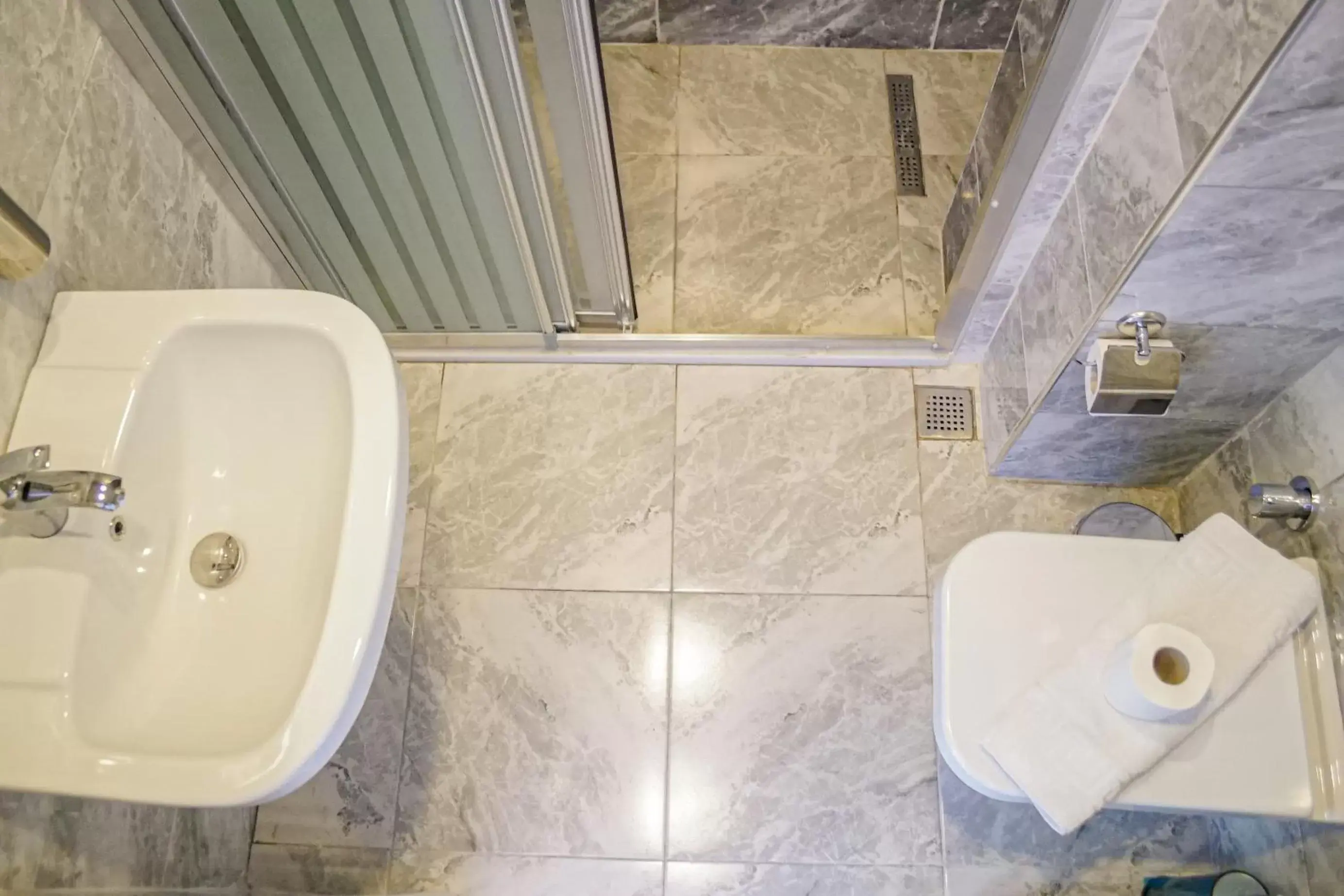 Shower, Bathroom in New Taksim Hotel