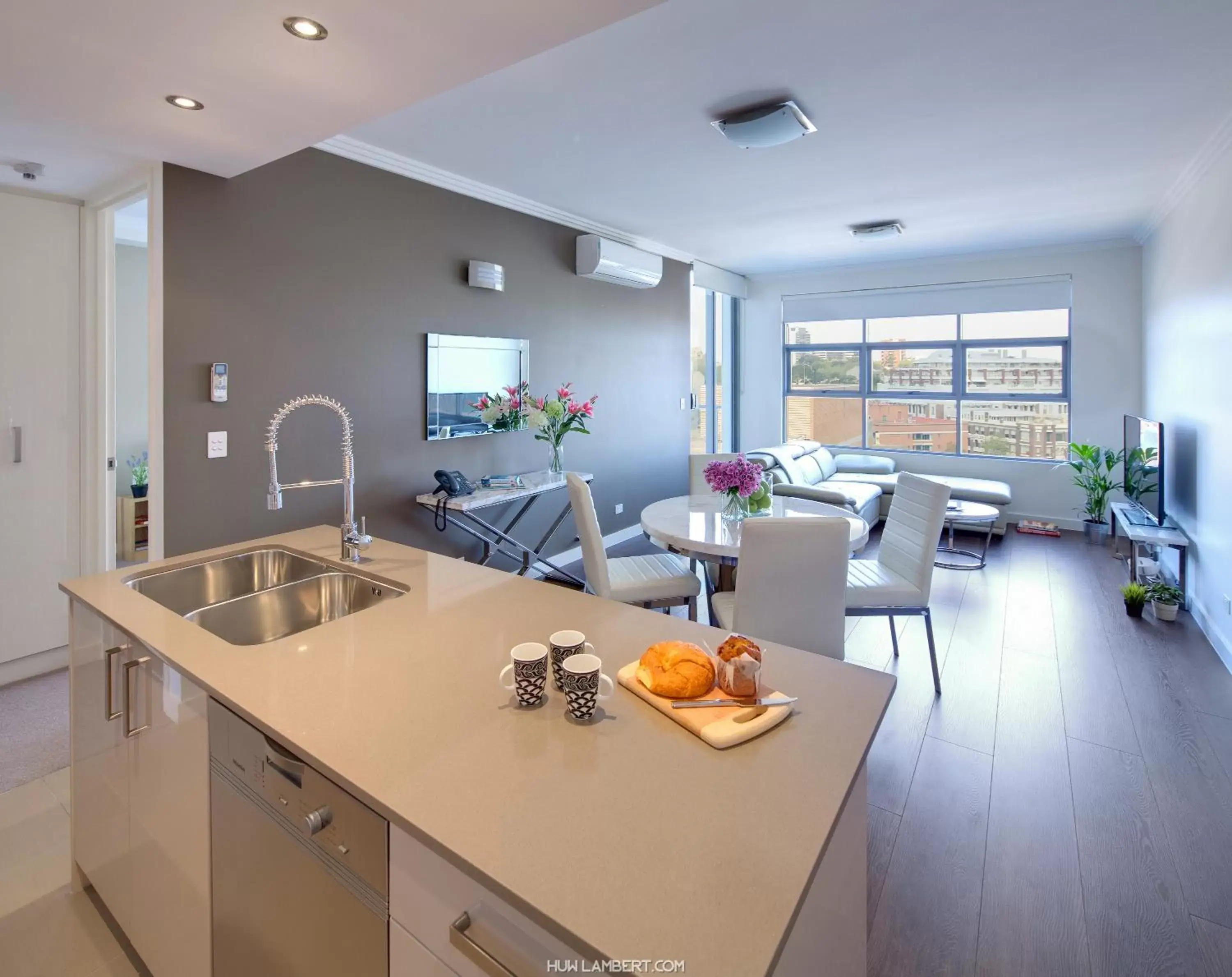 Kitchen or kitchenette, Kitchen/Kitchenette in Zara Tower – Luxury Suites and Apartments