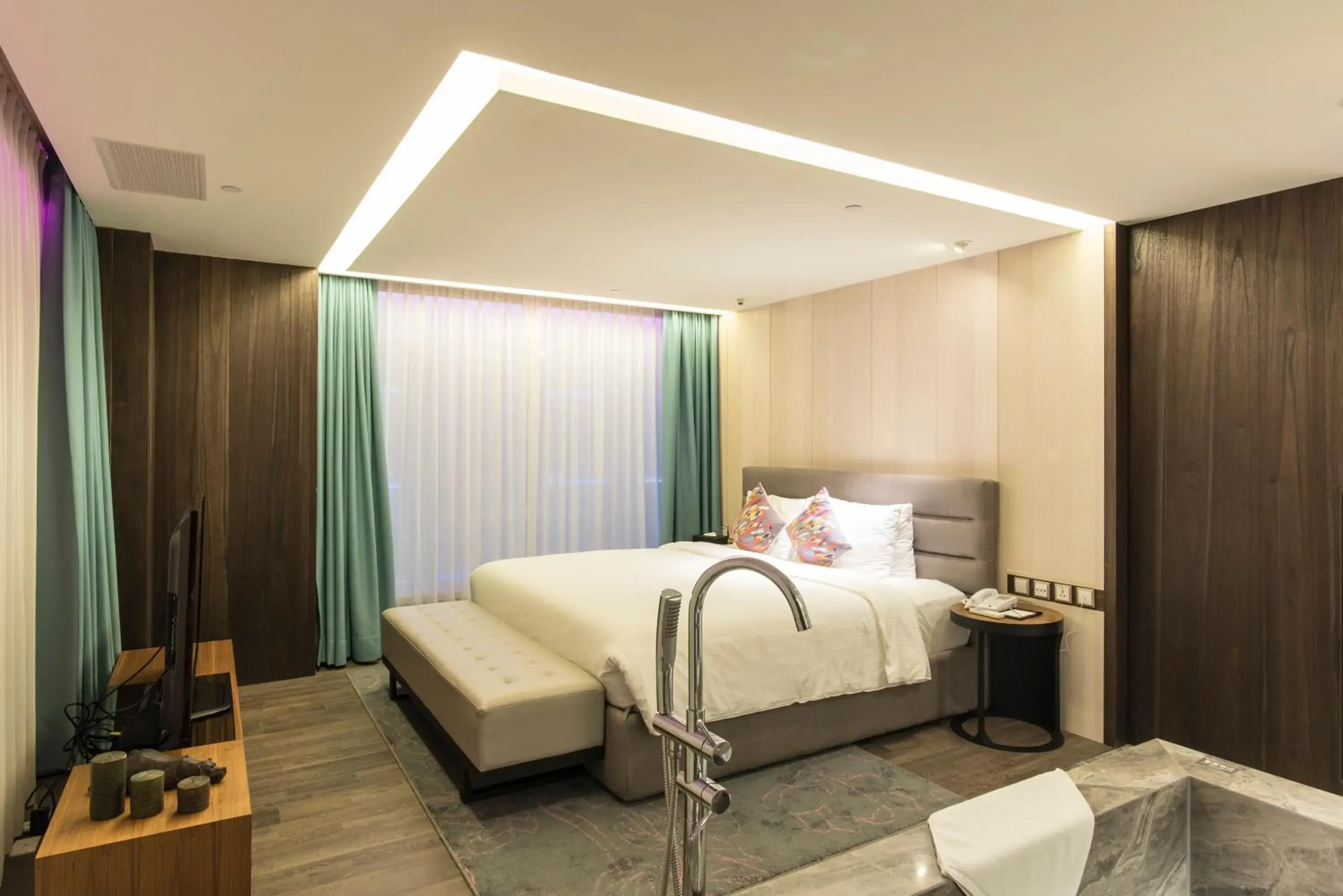 Photo of the whole room, Bed in Inhouse Hotel Yehliu