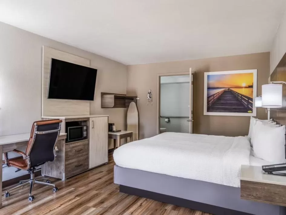 Bed in Days Inn by Wyndham Clemson