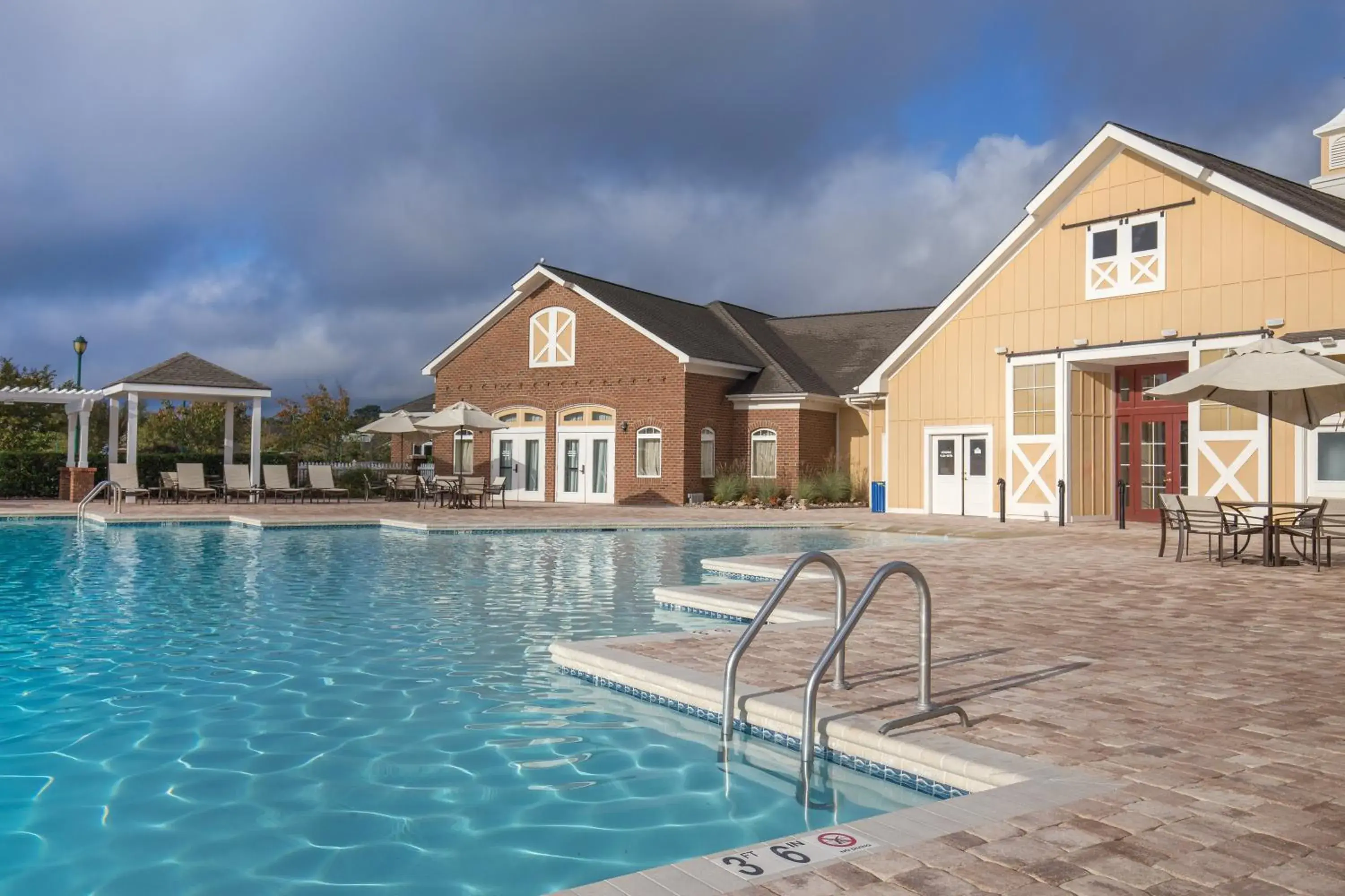 Swimming pool, Property Building in Club Wyndham Governors Green