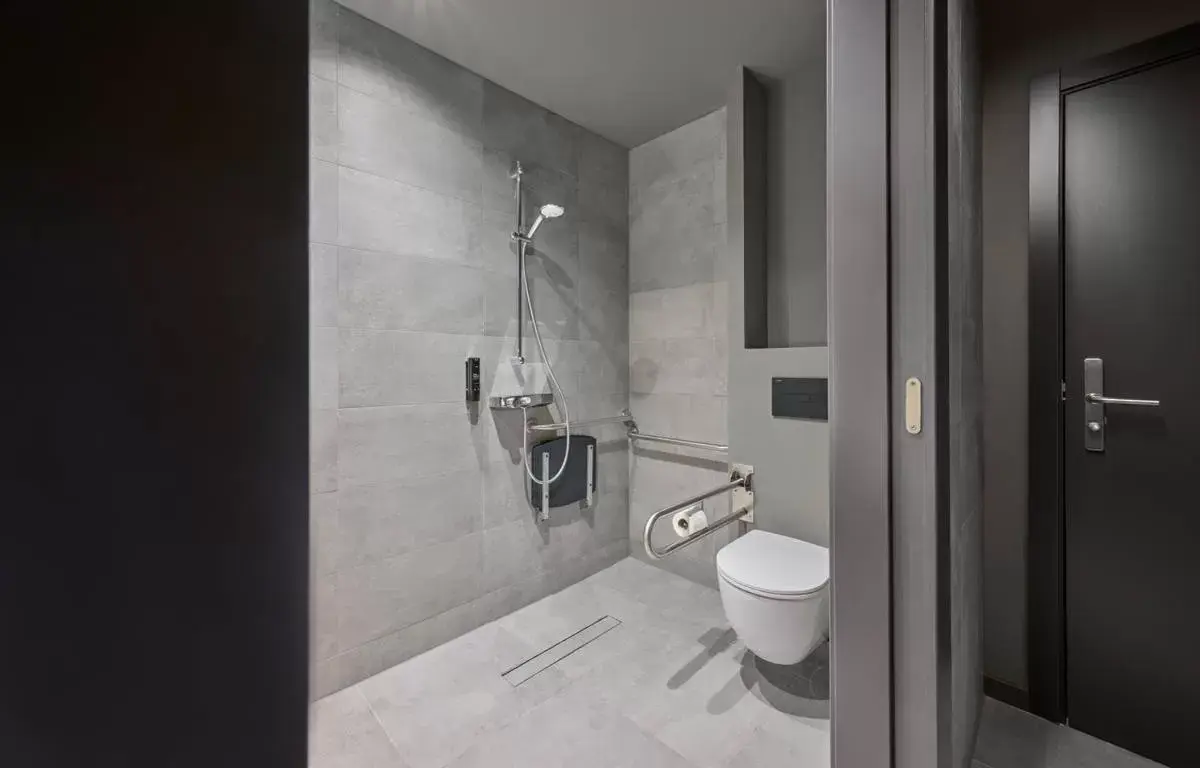 Shower, Bathroom in Zleep Madrid Airport