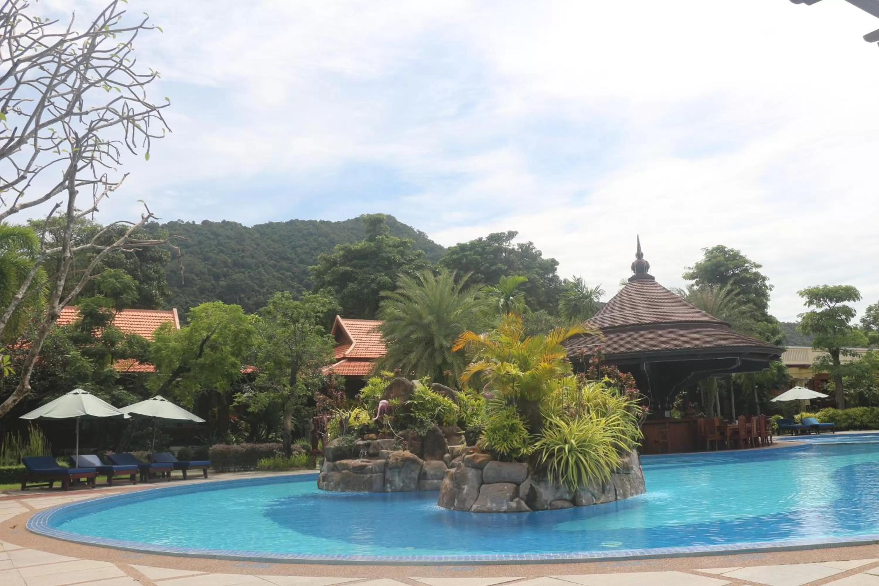 Swimming pool in Try Palace Resort Kep