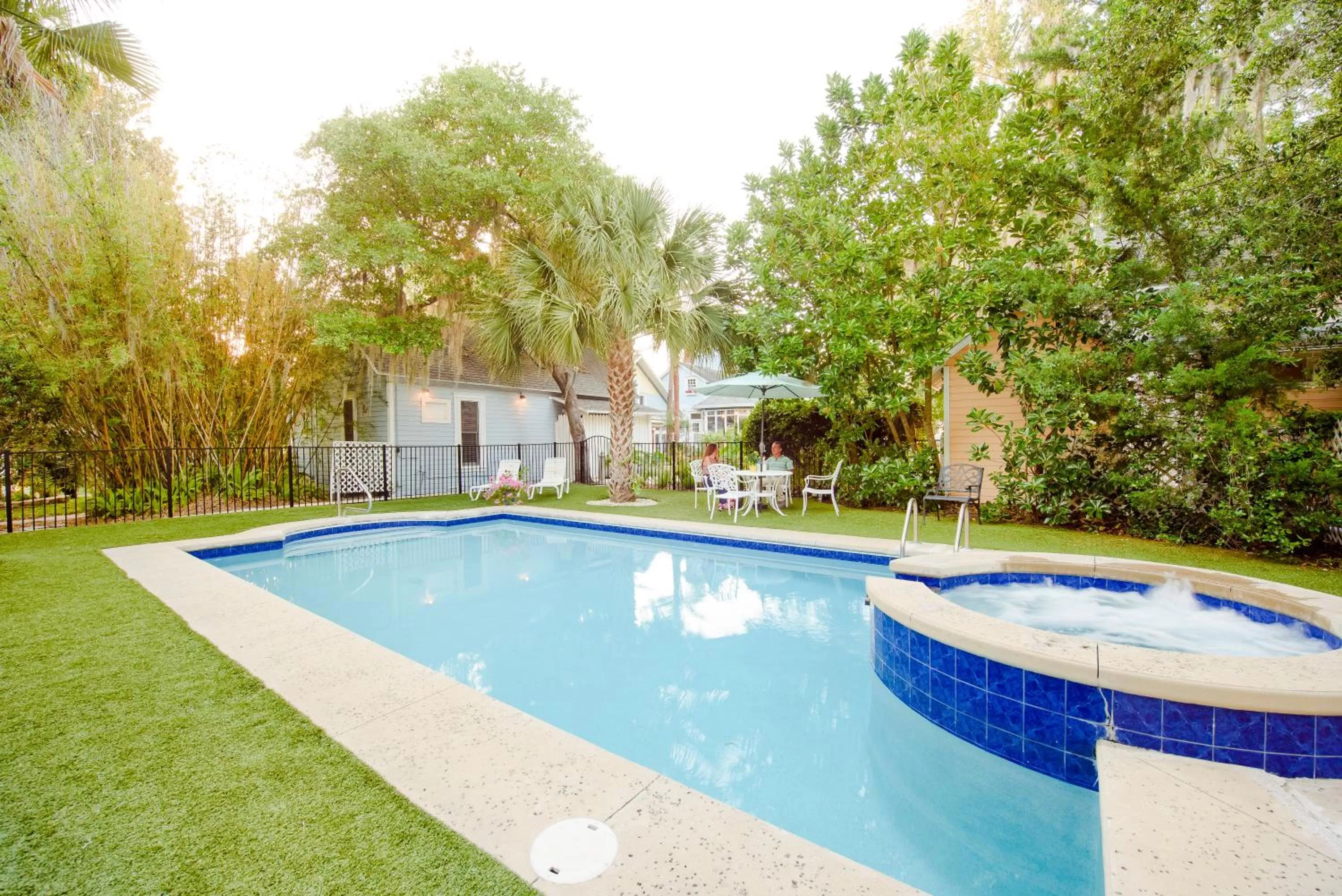 Swimming pool in Sweetwater Branch Inn