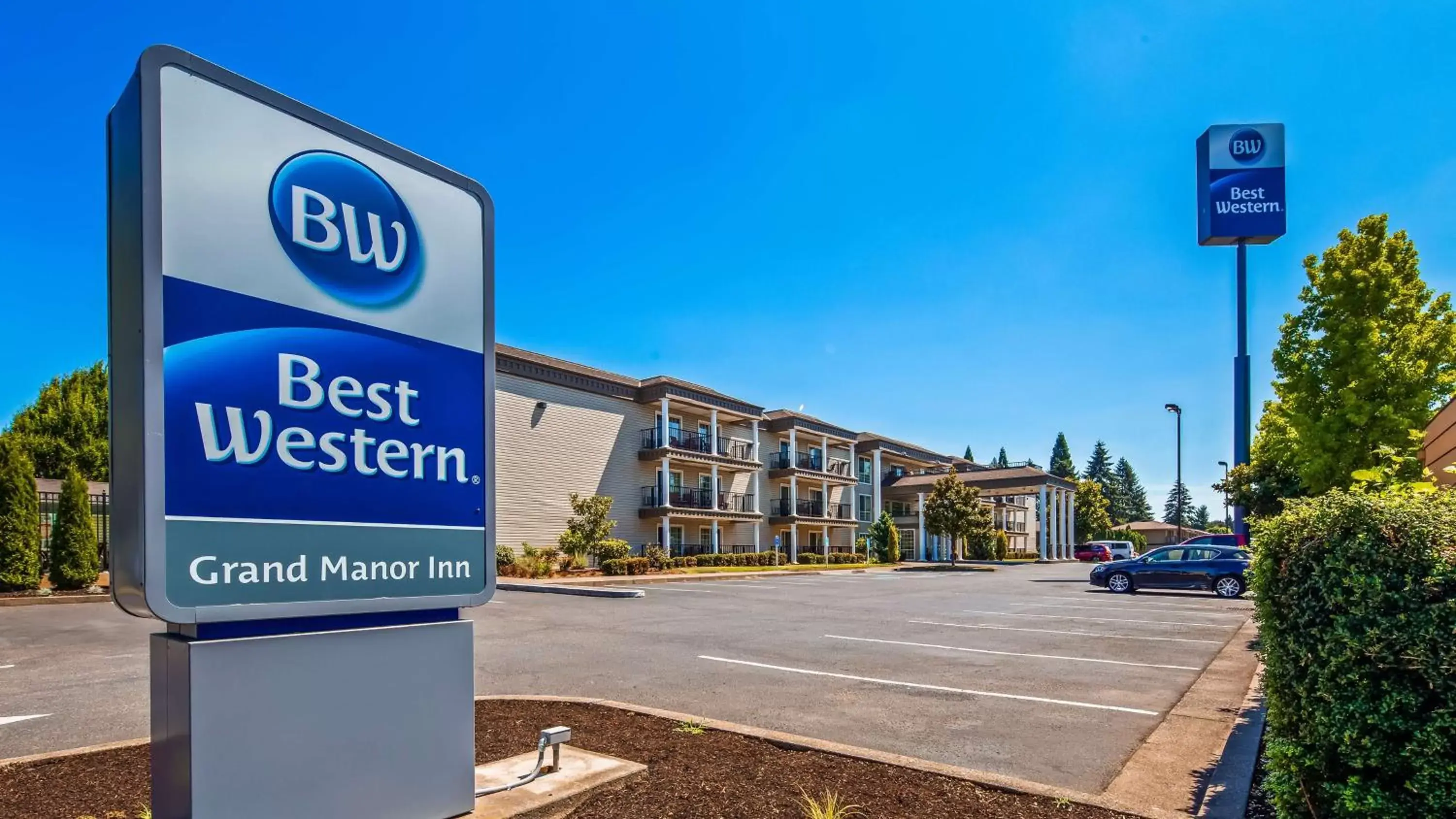 Property building in Best Western Grand Manor Inn