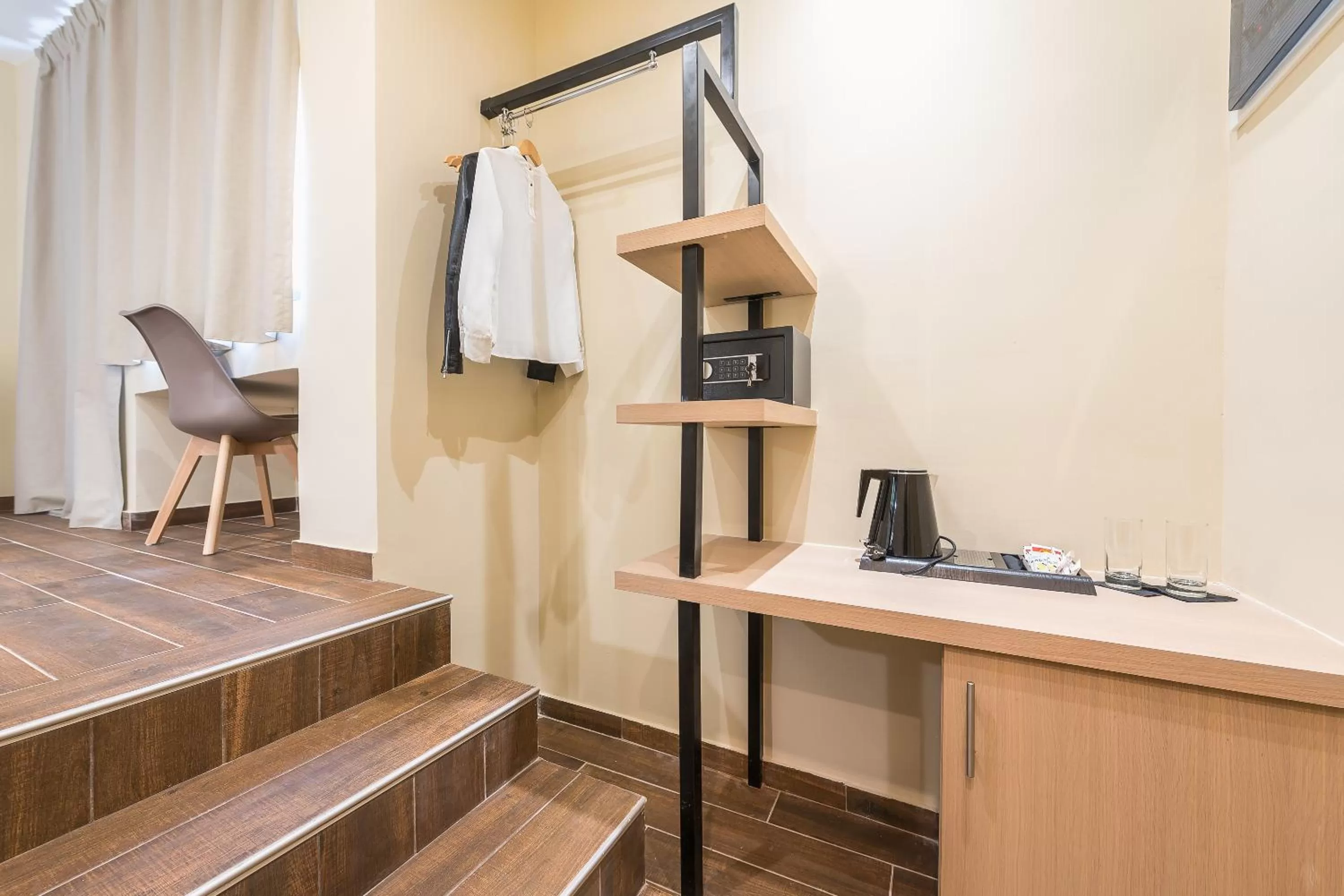 TV and multimedia in Athens Lights