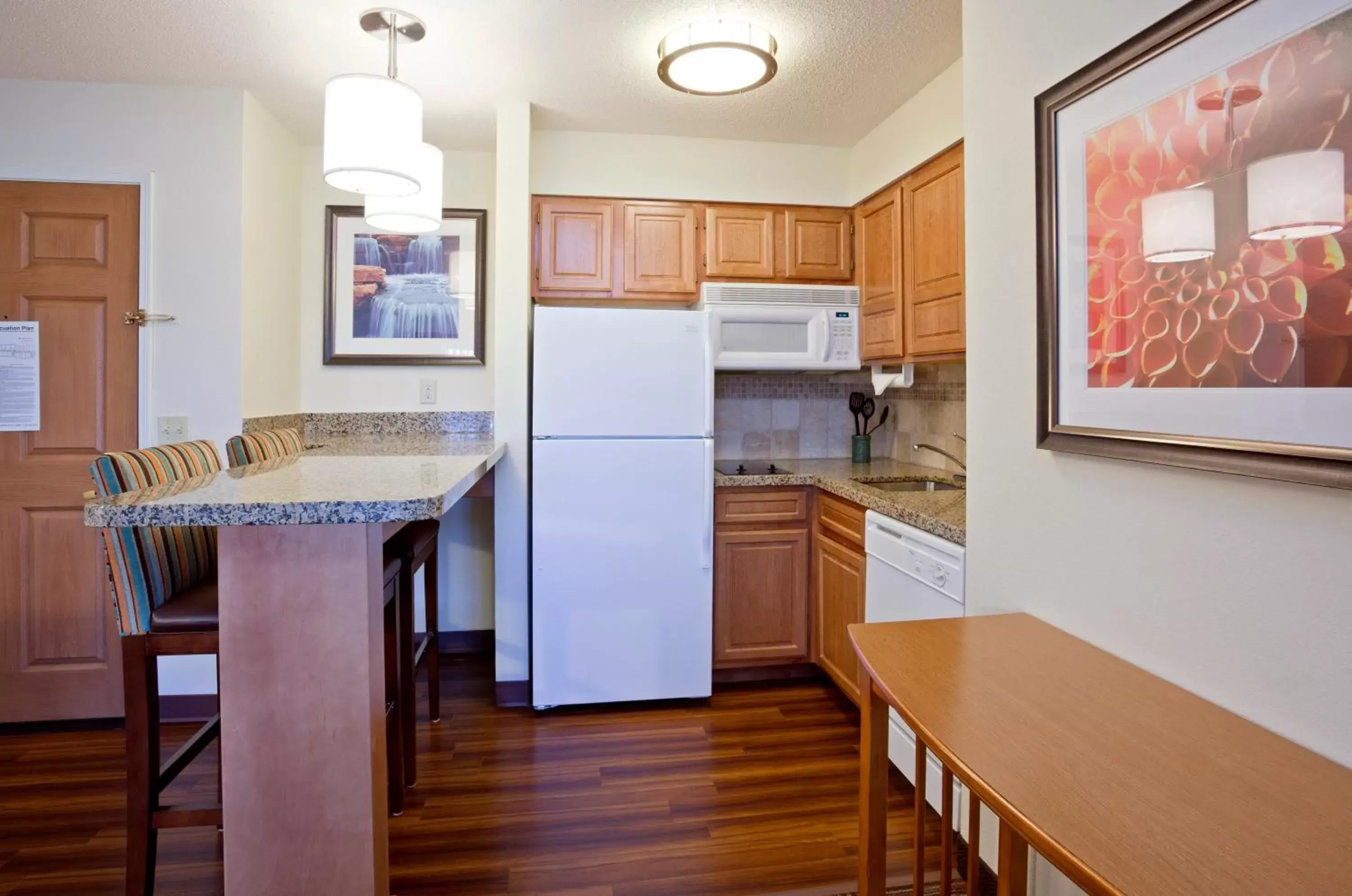 Photo of the whole room, Kitchen/Kitchenette in Staybridge Suites Minneapolis-Bloomington, an IHG Hotel