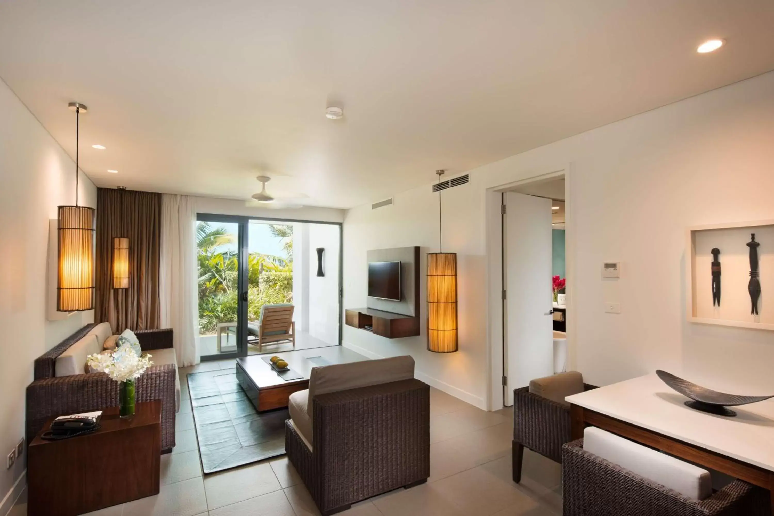 Bedroom, Seating Area in Hilton Fiji Beach Resort and Spa