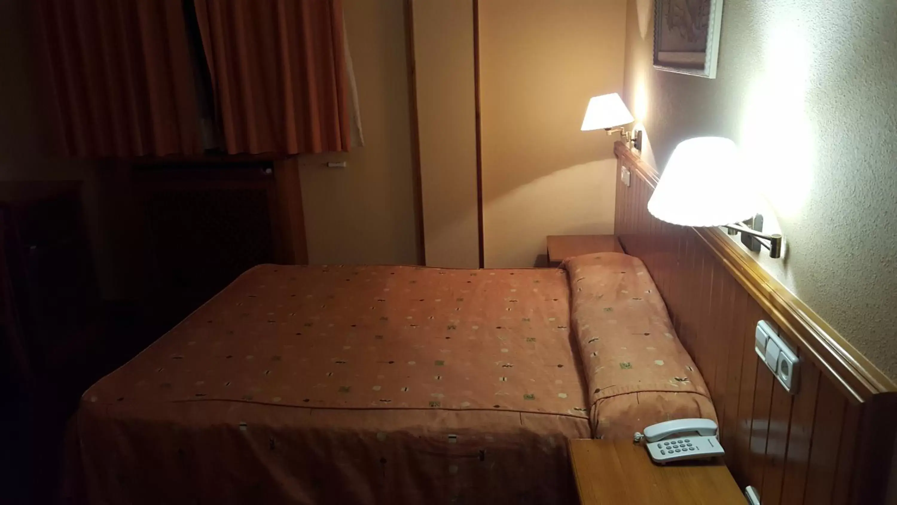 Bed, Room Photo in Hotel del Sol